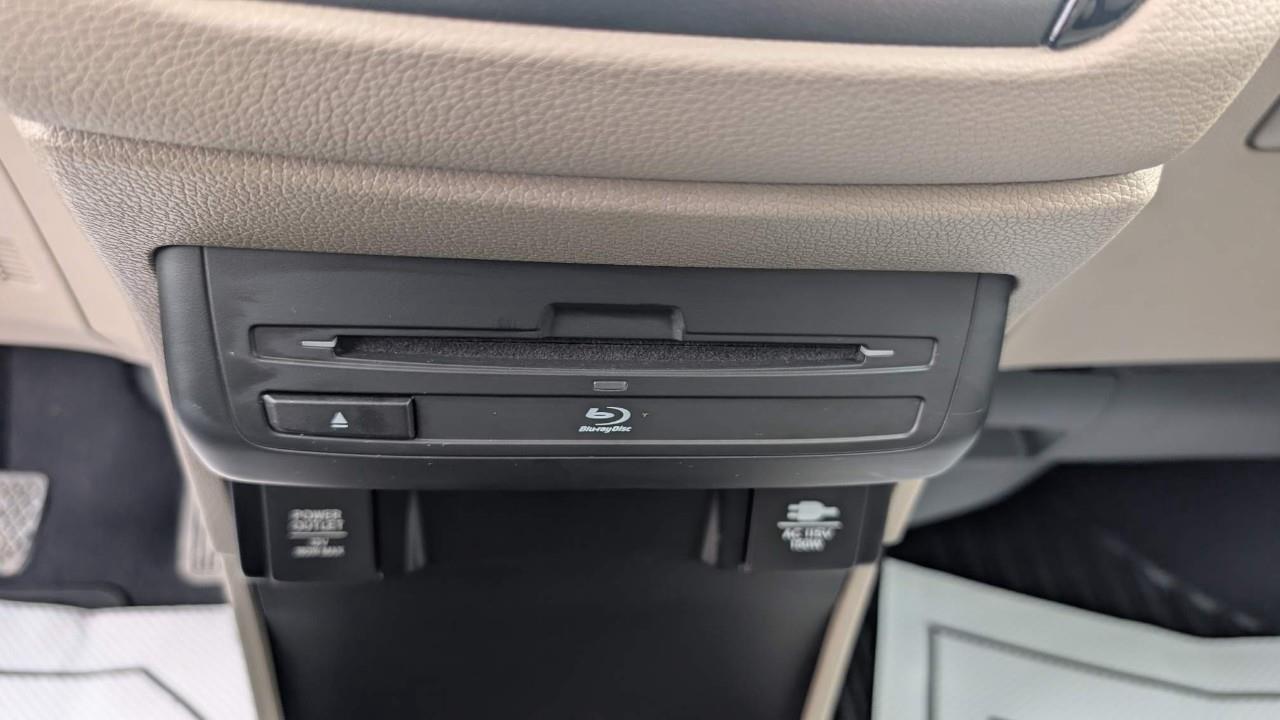 2019 Honda Odyssey Touring (A10) Passenger Van Photo