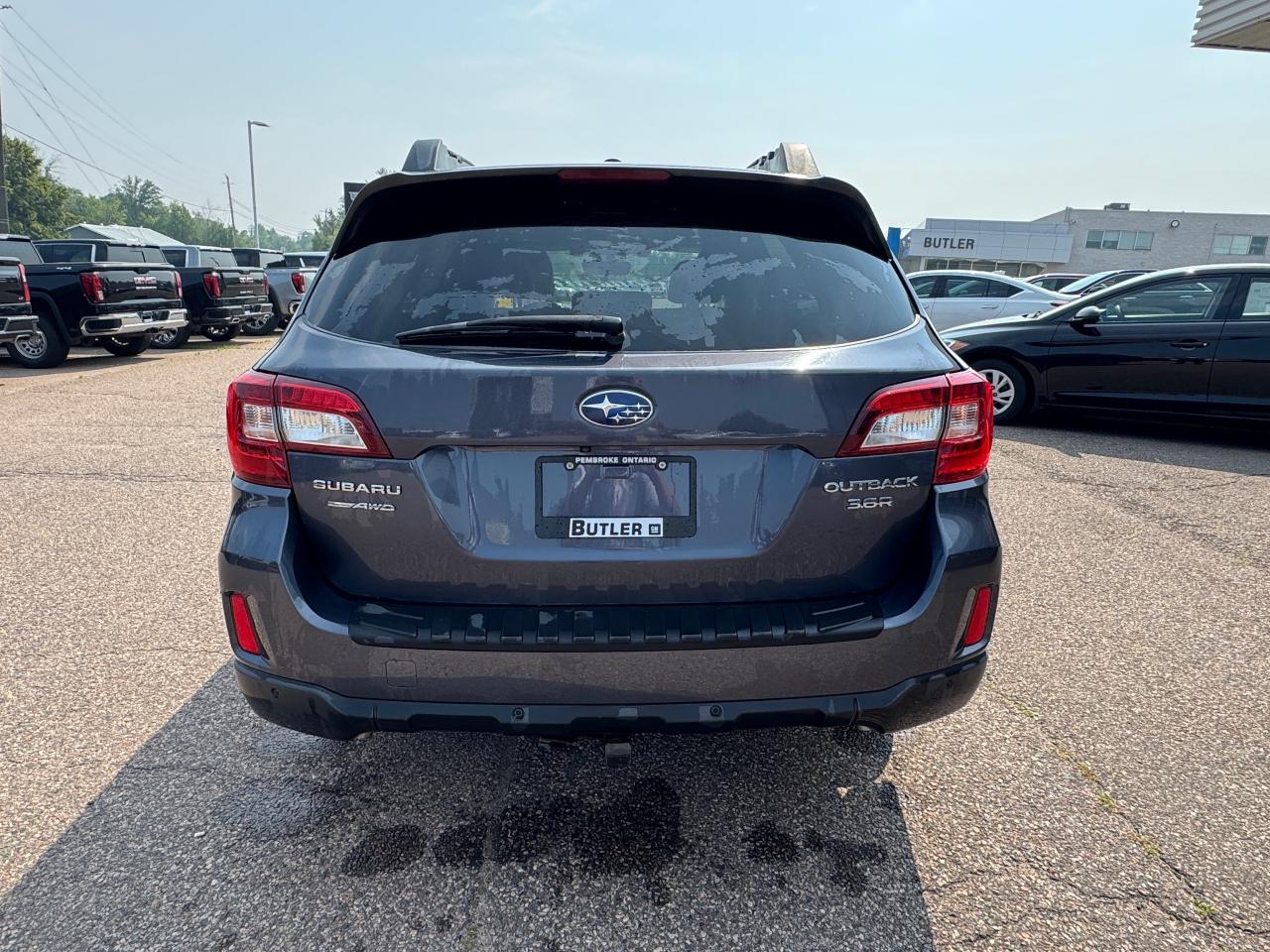 2017 Subaru Outback 3.6R Limited w/Technology Package (CVT) 4dr All-Wheel Drive Photo4