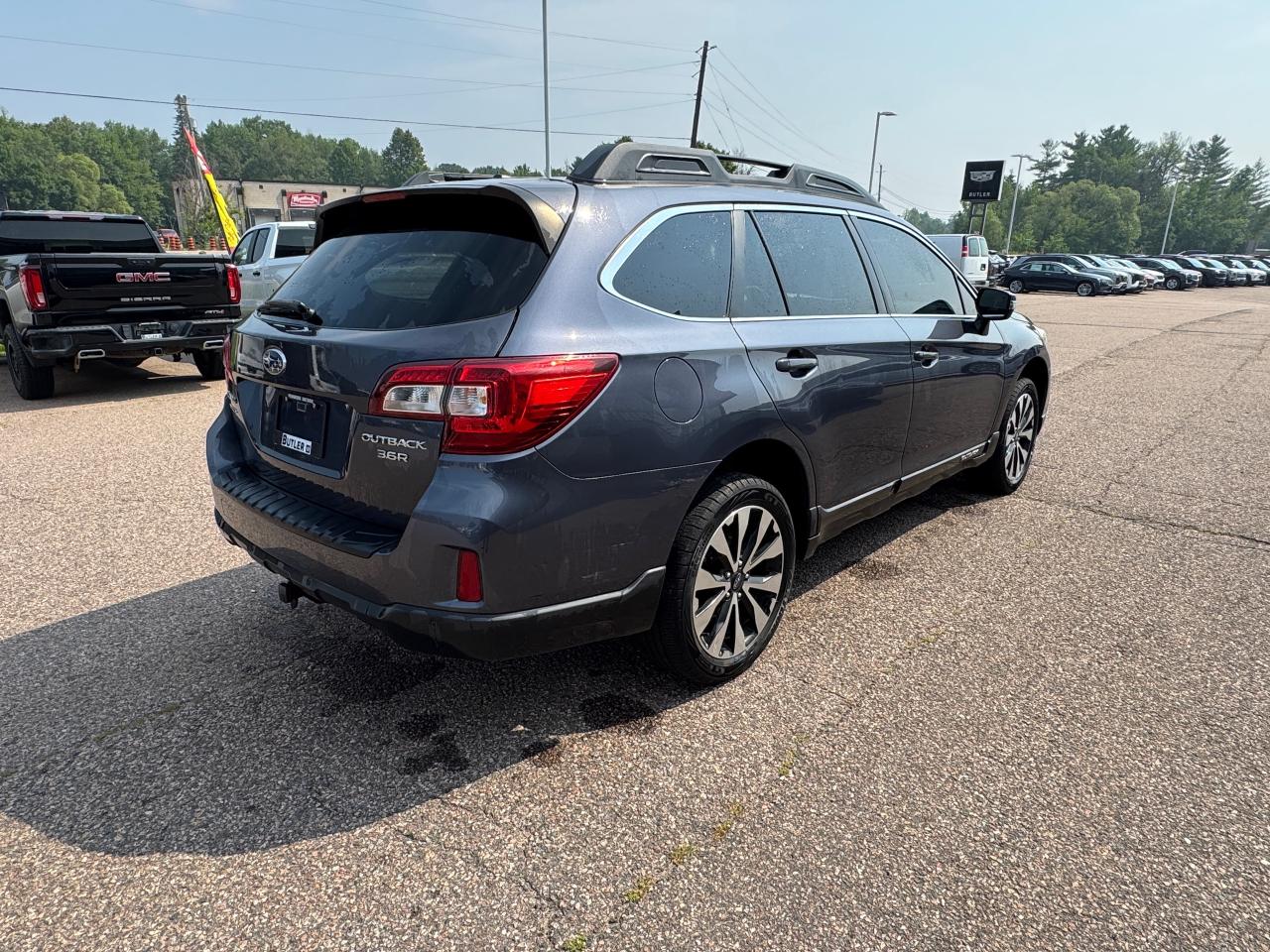 2017 Subaru Outback 3.6R Limited w/Technology Package (CVT) 4dr All-Wheel Drive Photo
