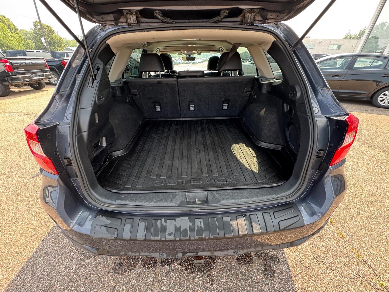 2017 Subaru Outback 3.6R Limited w/Technology Package (CVT) 4dr All-Wheel Drive Photo