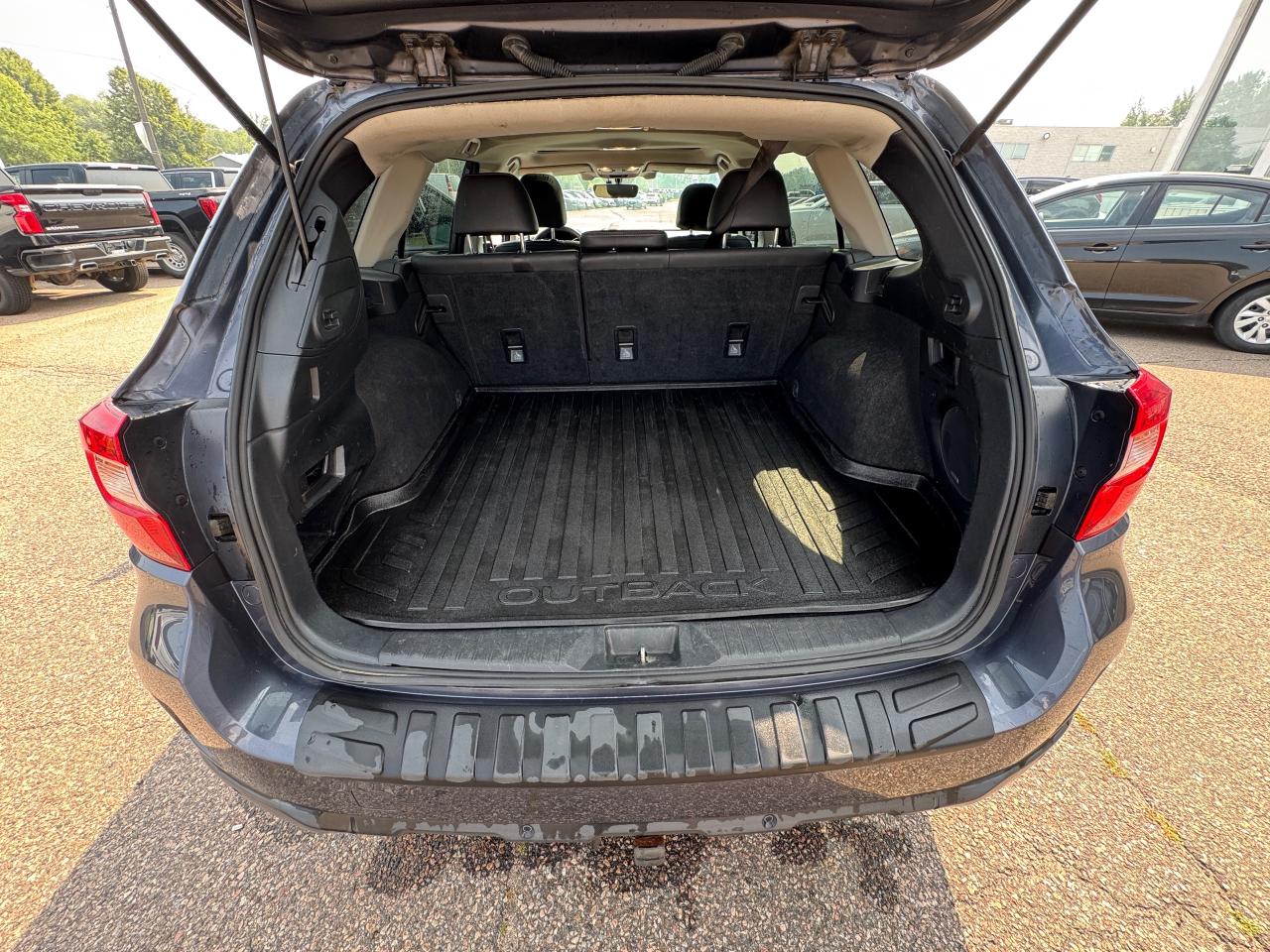 2017 Subaru Outback 3.6R Limited w/Technology Package (CVT) 4dr All-Wheel Drive Photo