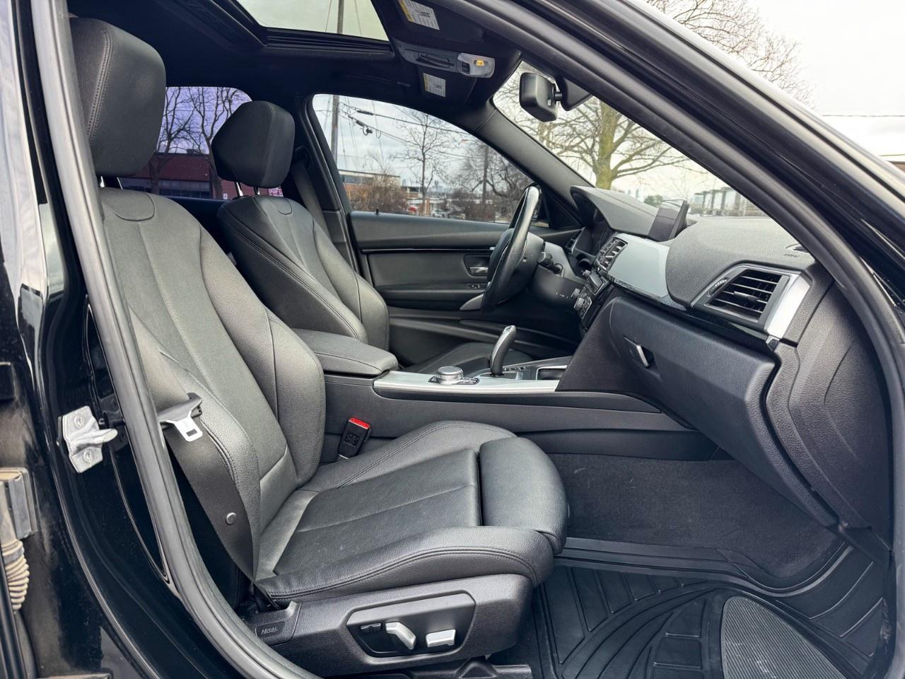 2018 BMW 3 Series Rare diesel / Low kilometers / Sport seats / Great service history Photo