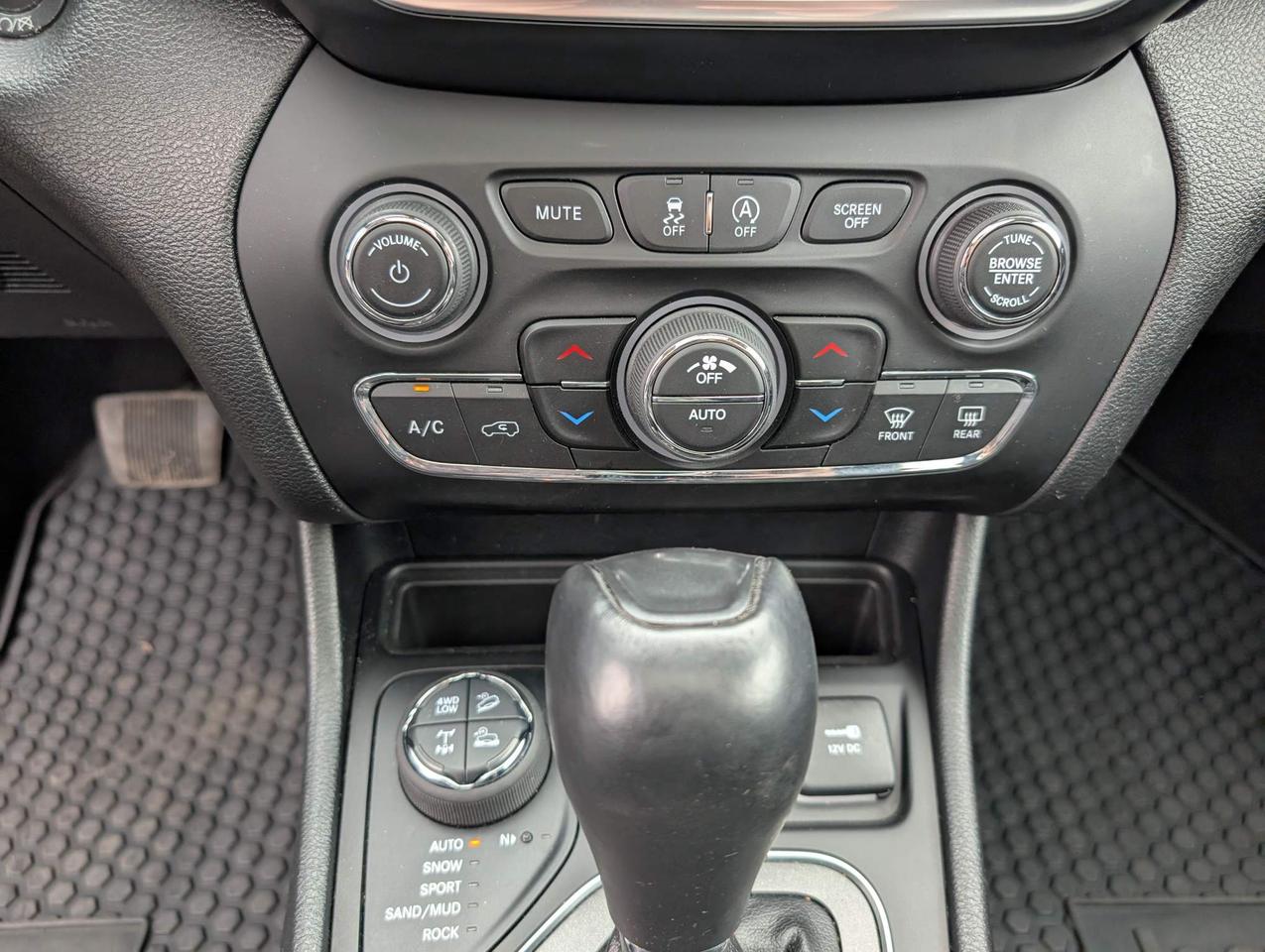 2022 Jeep Cherokee Trailhawk 4dr 4x4 Photo