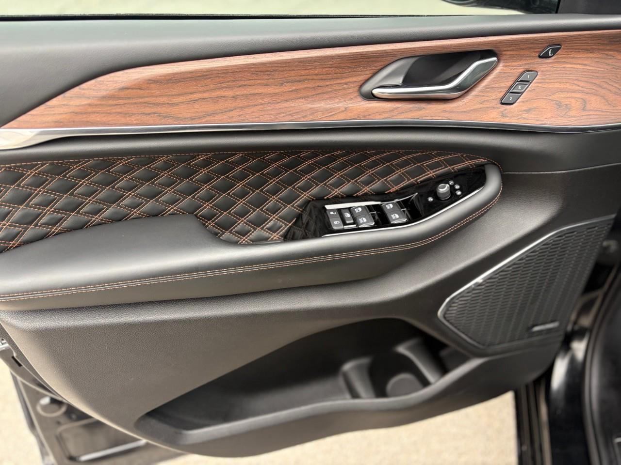 2024 Jeep Grand Cherokee Summit 4dr 4x4 Photo