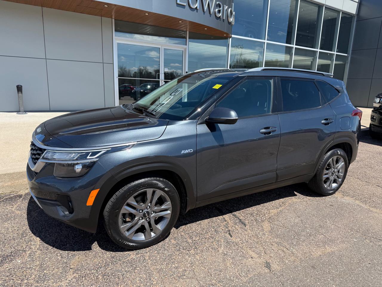 2022 Kia Seltos LX 4dr All-Wheel Drive Photo2