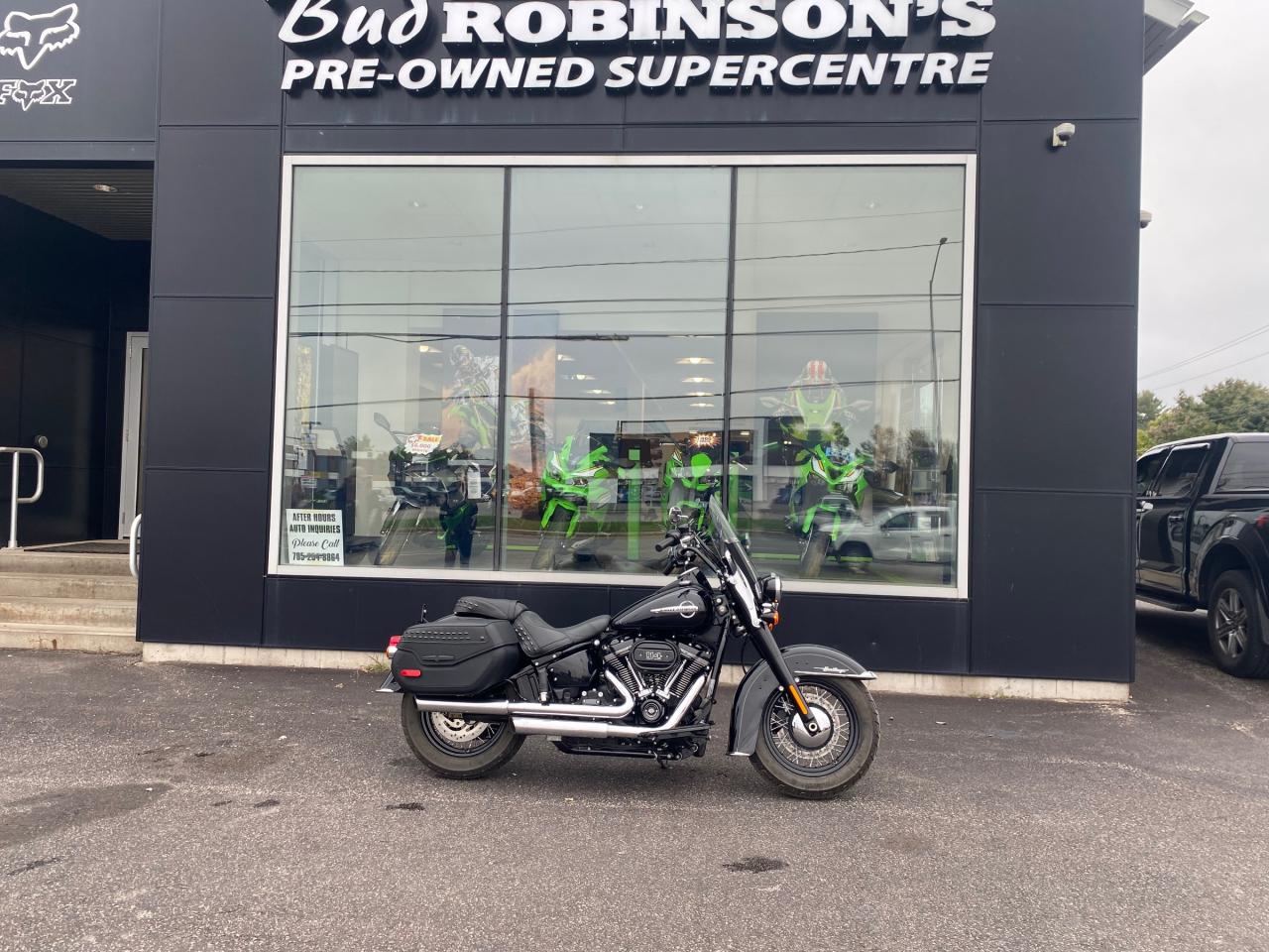 2019 Harley-Davidson FLHCS / Heritage Classic 114  Photo0