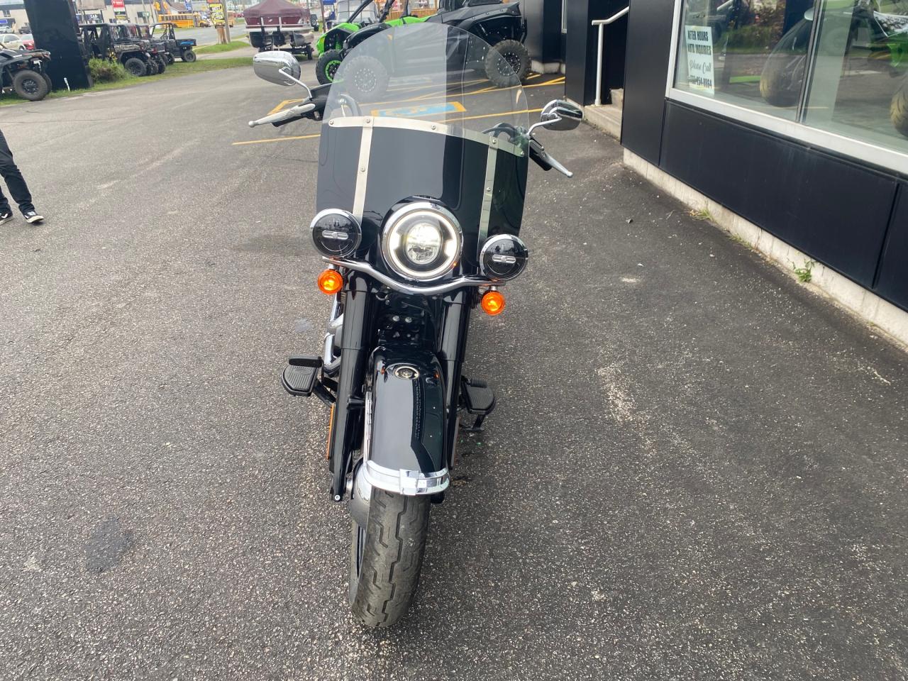 2019 Harley-Davidson FLHCS / Heritage Classic 114  Photo2