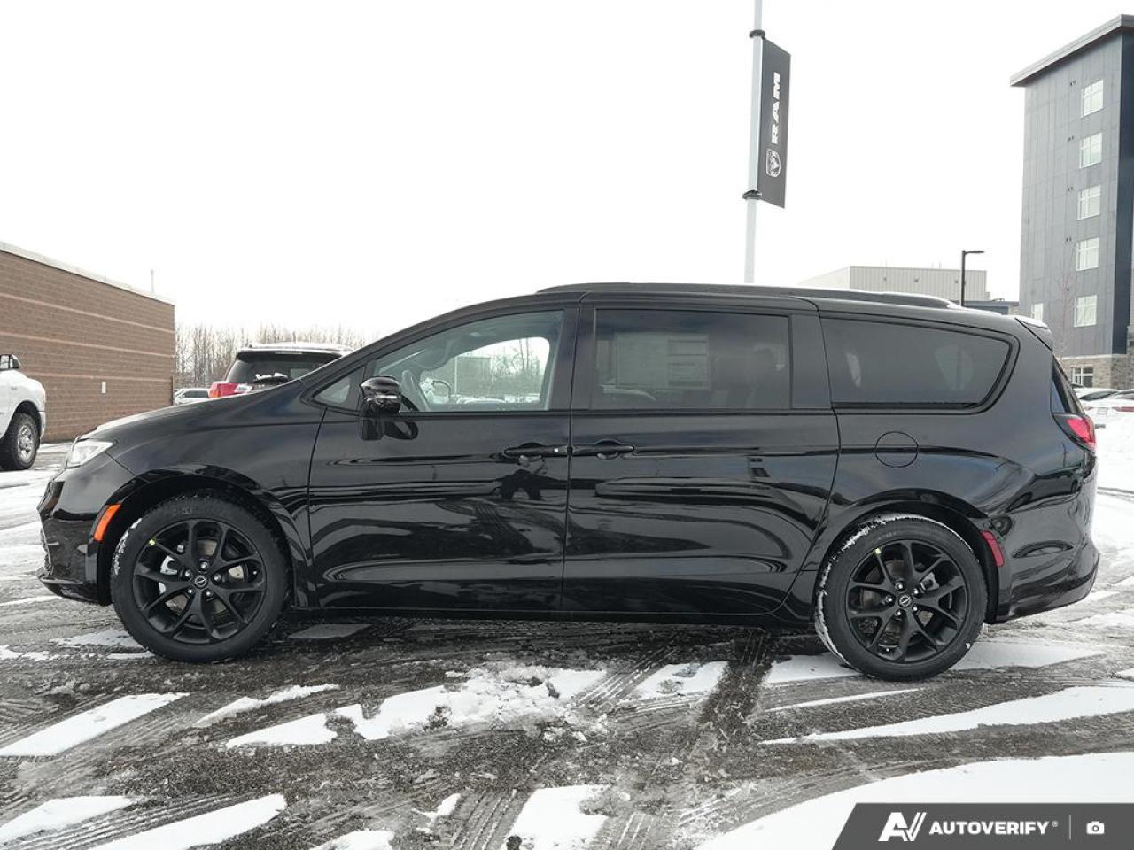 2026 Chrysler Pacifica Select Front-Wheel Drive Passenger Van Photo