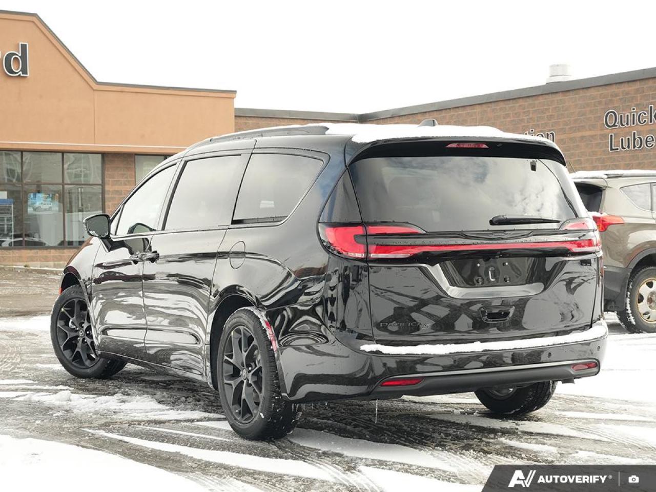 2026 Chrysler Pacifica Select Front-Wheel Drive Passenger Van Photo3