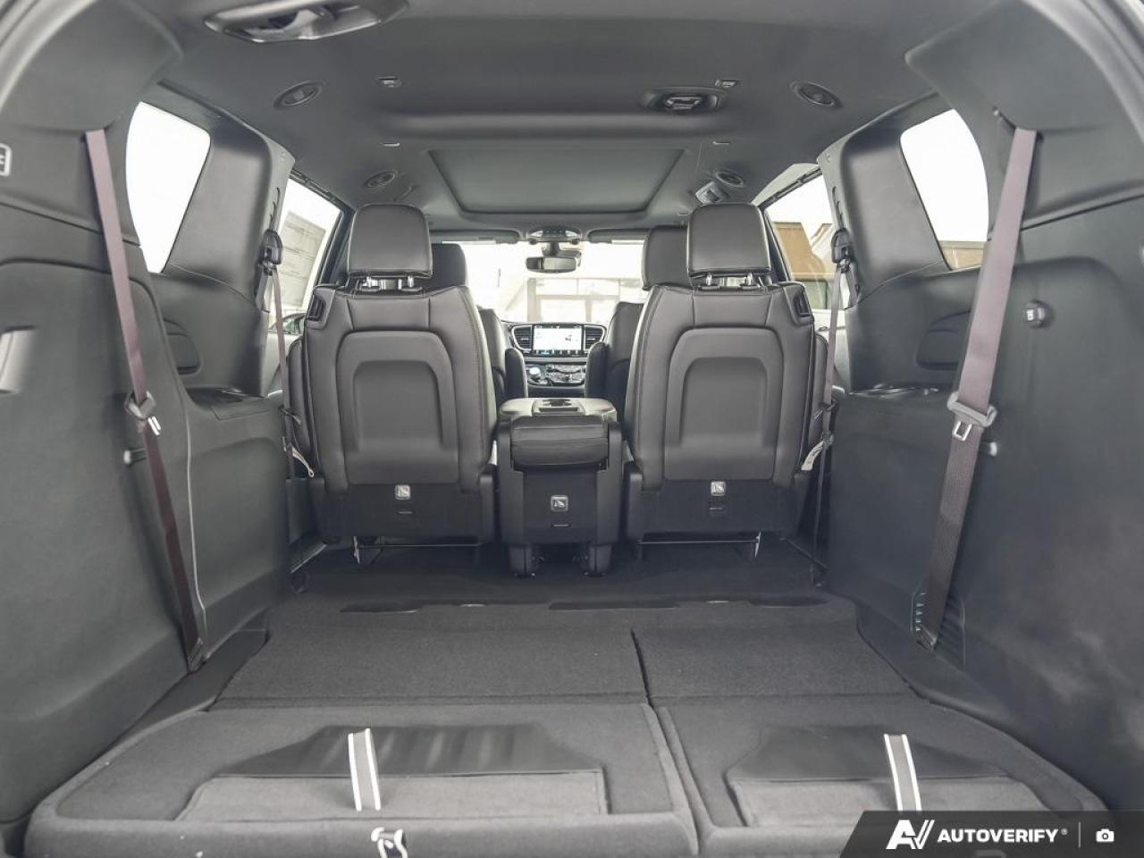 2026 Chrysler Pacifica Select Front-Wheel Drive Passenger Van Photo