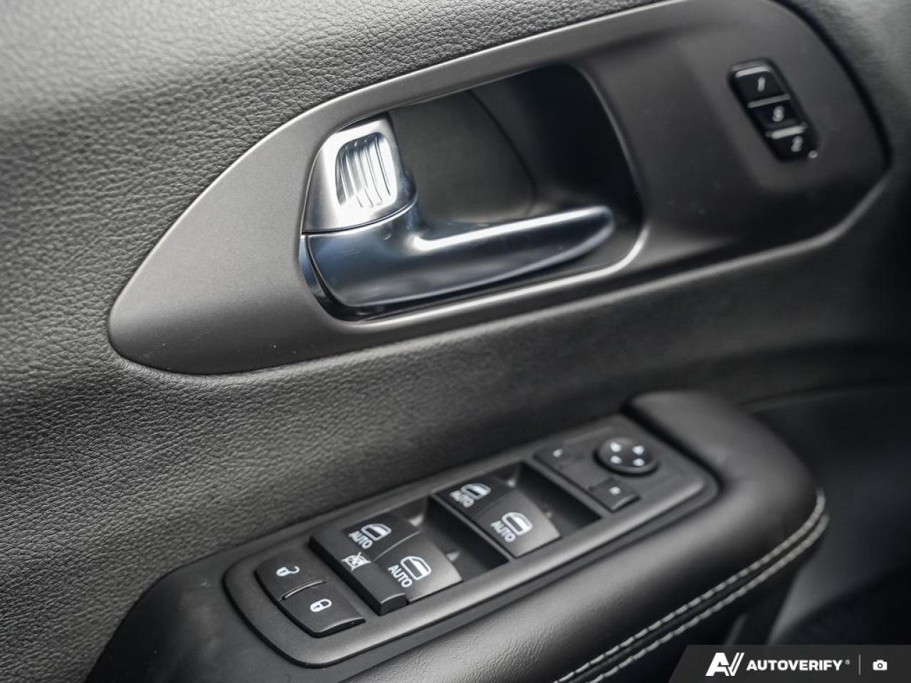 2026 Chrysler Pacifica Select Front-Wheel Drive Passenger Van Photo