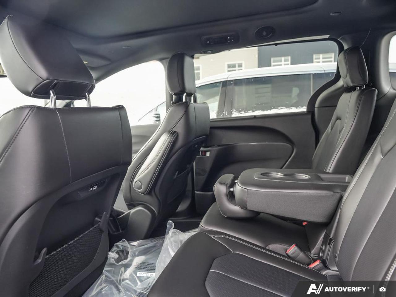 2026 Chrysler Pacifica Select Front-Wheel Drive Passenger Van Photo