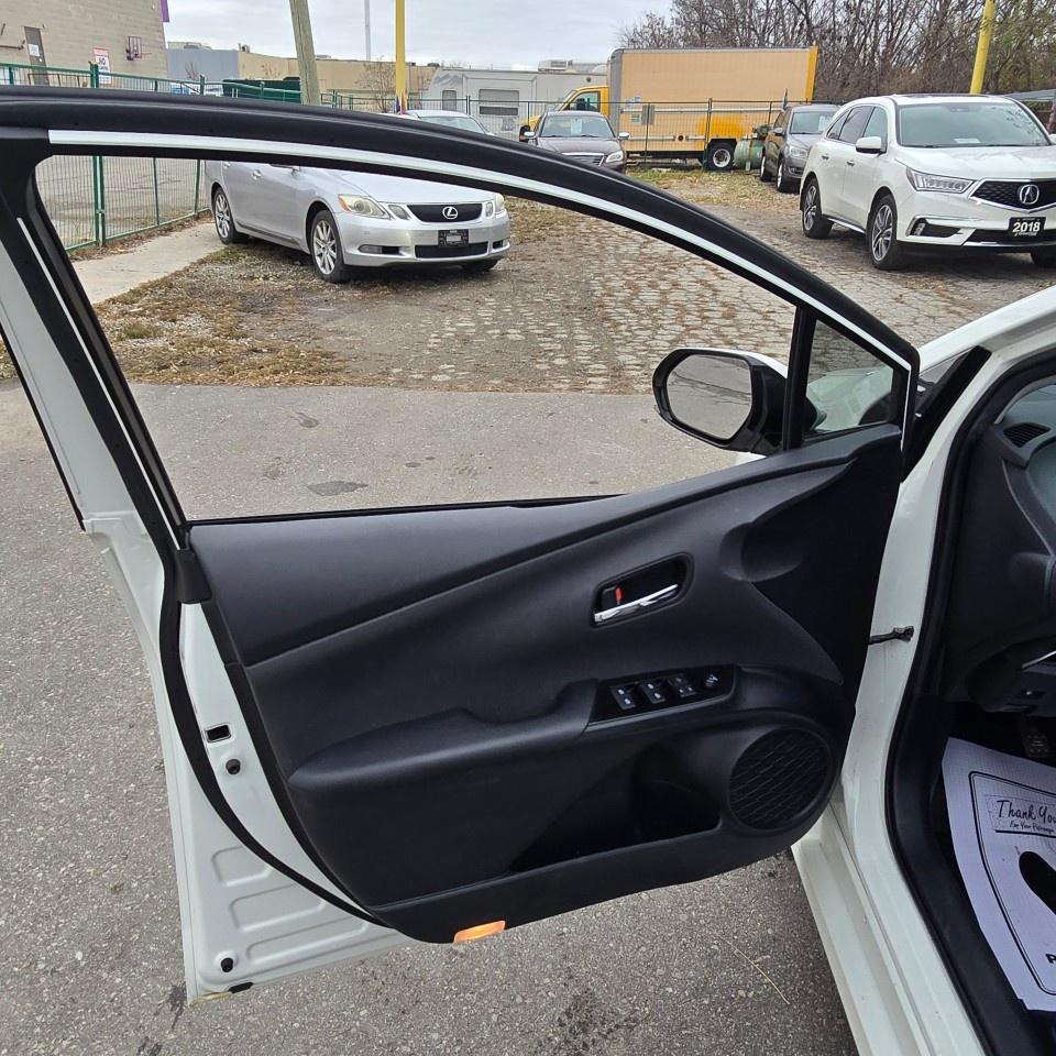 2016 Toyota Prius 5dr Hb Touring Photo