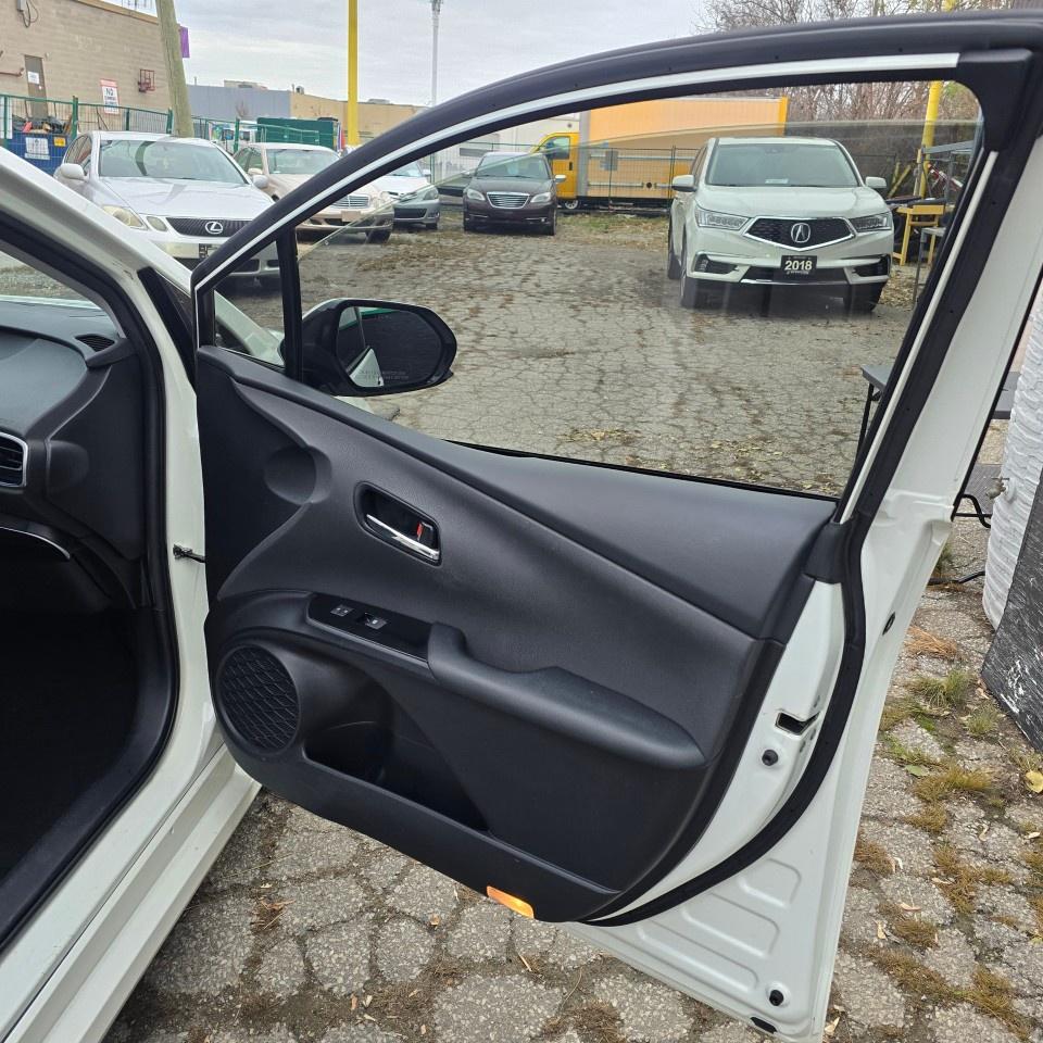 2016 Toyota Prius 5dr Hb Touring Photo