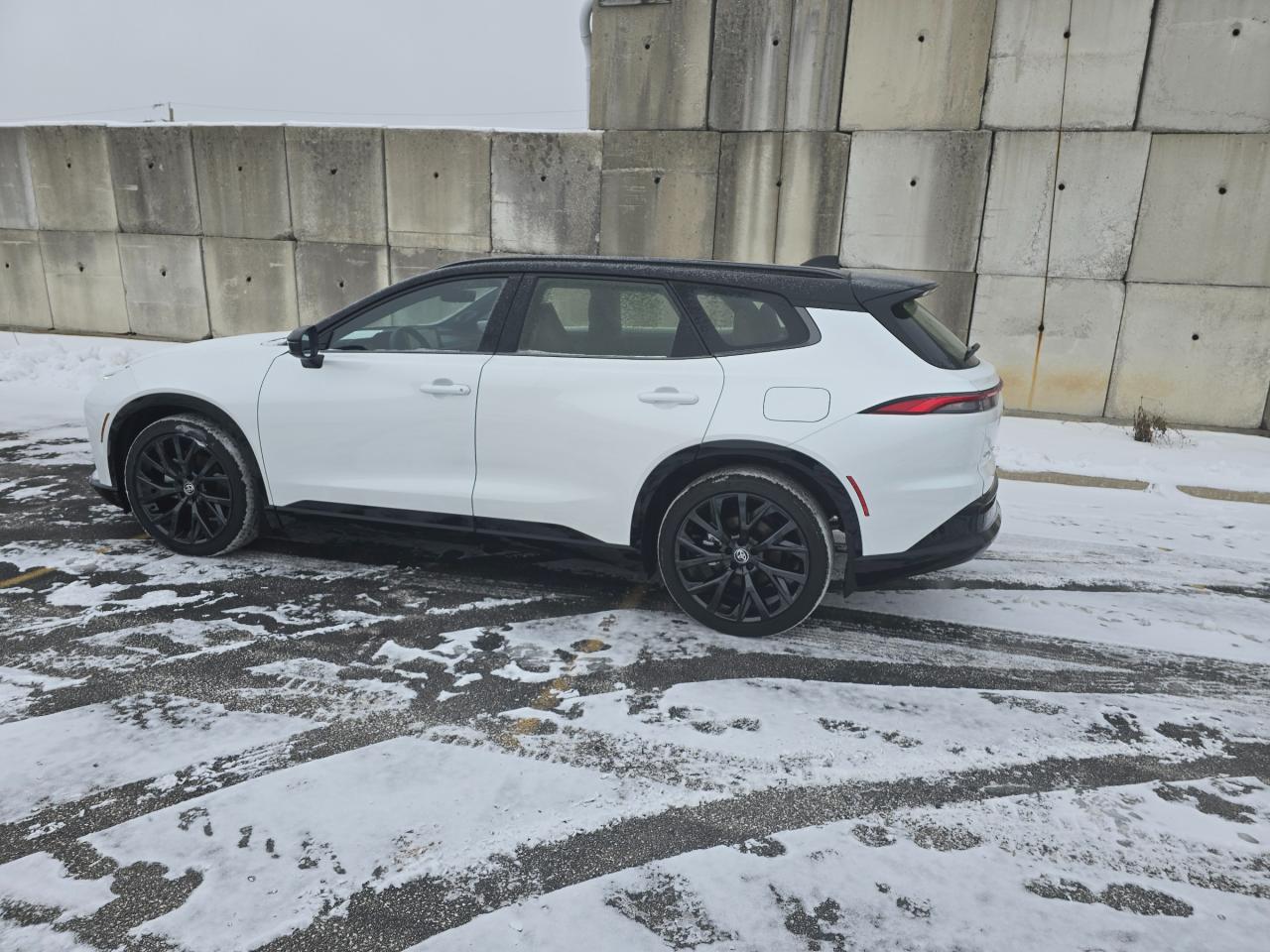 2025 Toyota Crown Signia Limited 4dr All-Wheel Drive Photo