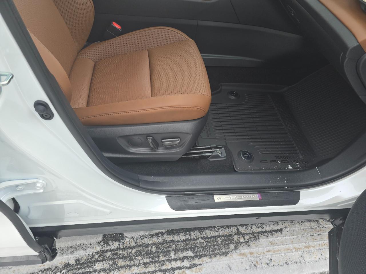 2025 Toyota Crown Signia Limited 4dr All-Wheel Drive Photo