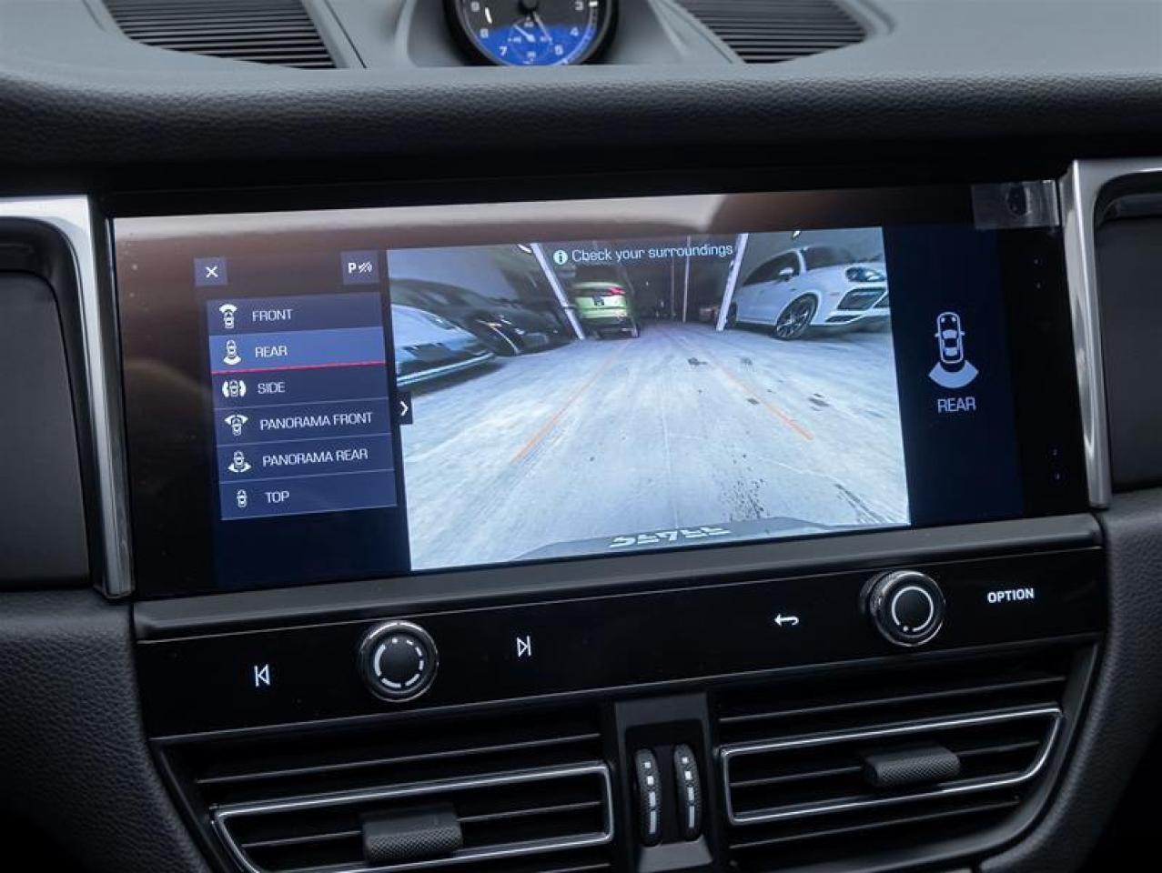 2025 Porsche Macan  Photo