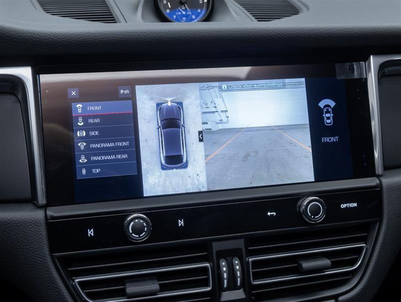 2025 Porsche Macan  Photo