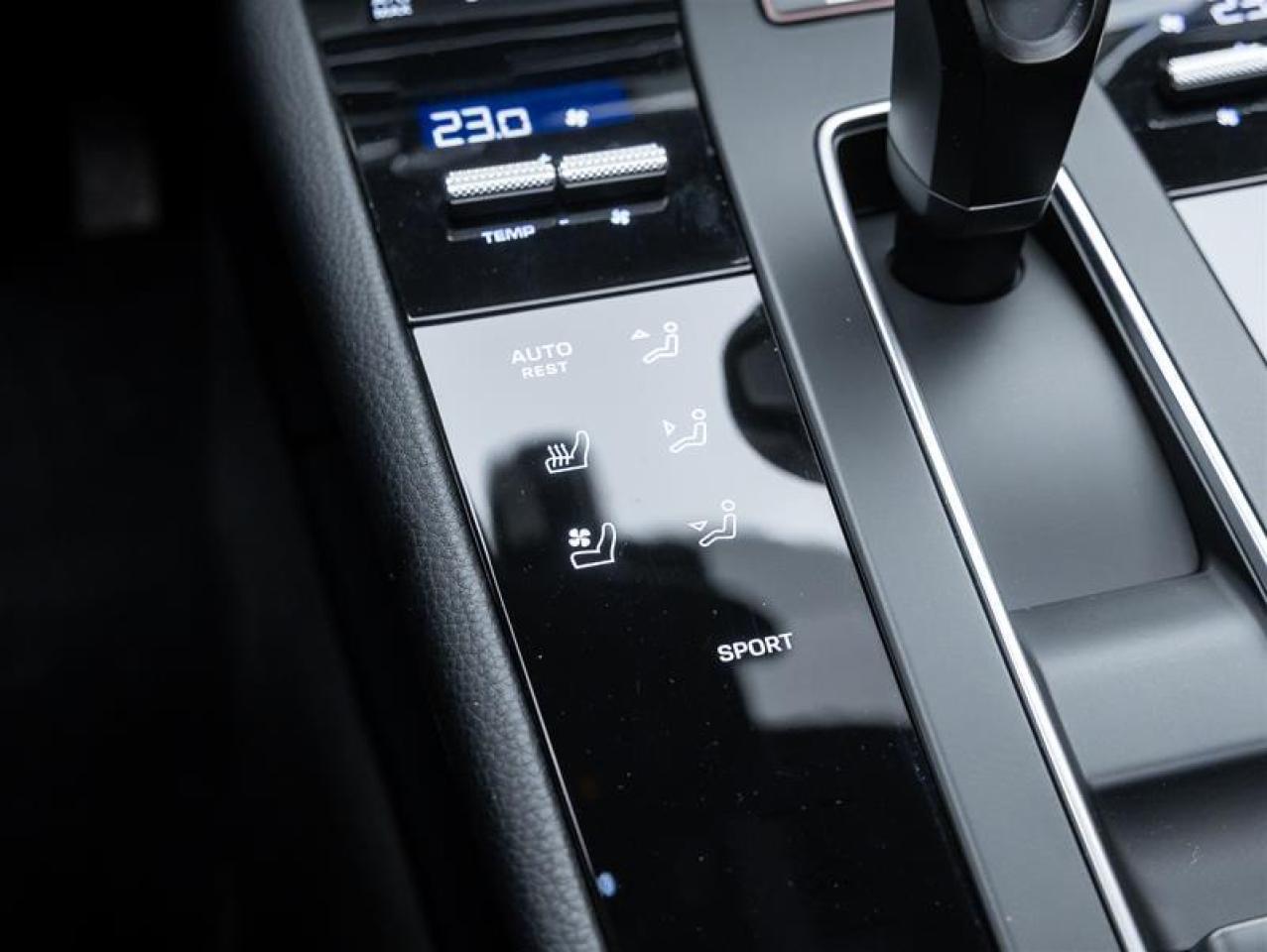 2025 Porsche Macan  Photo