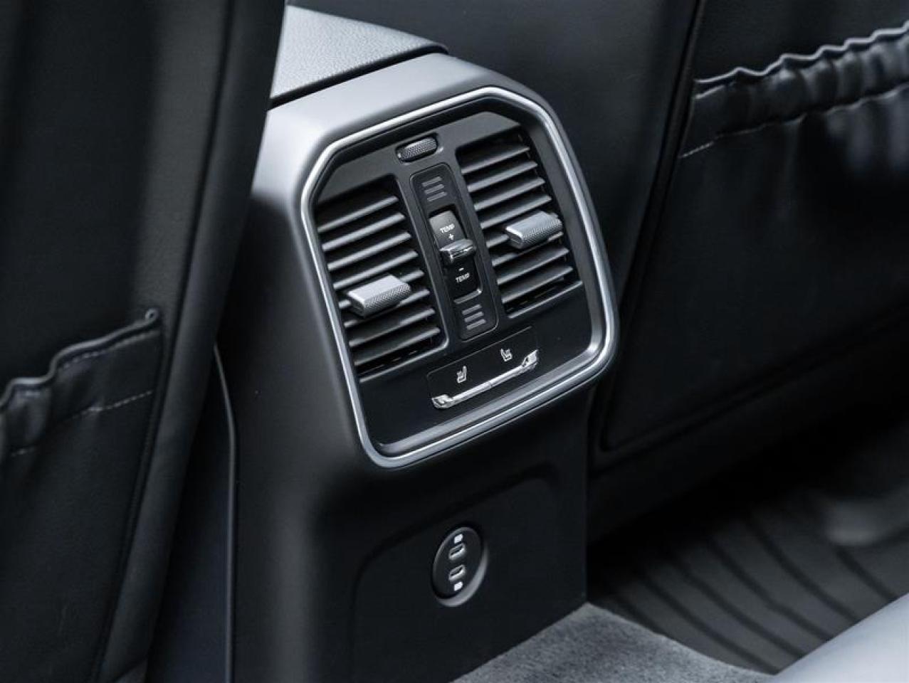 2025 Porsche Macan  Photo