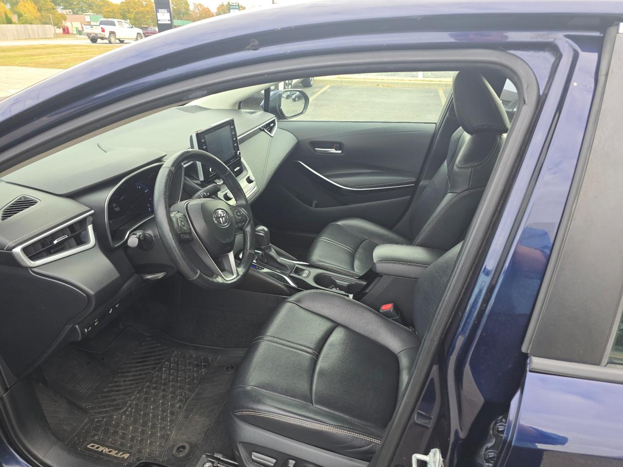 2020 Toyota Corolla XLE (CVT) 4dr Sedan Photo4