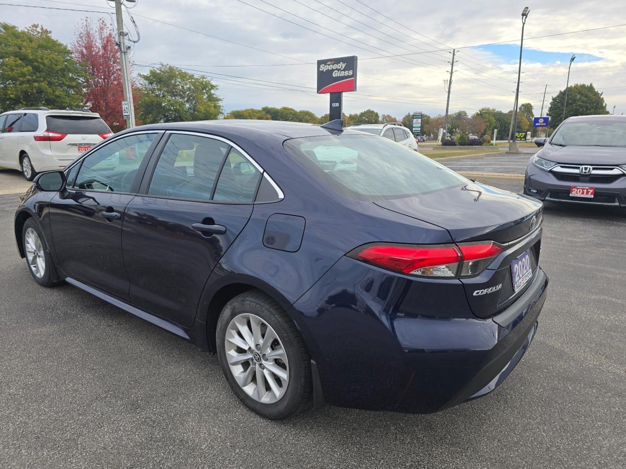 2020 Toyota Corolla XLE (CVT) 4dr Sedan Photo3
