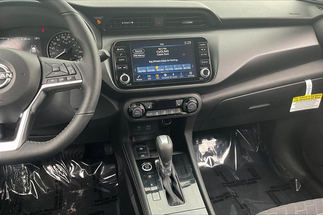 2025 Nissan Kicks Play SV 4dr Front-Wheel Drive Photo