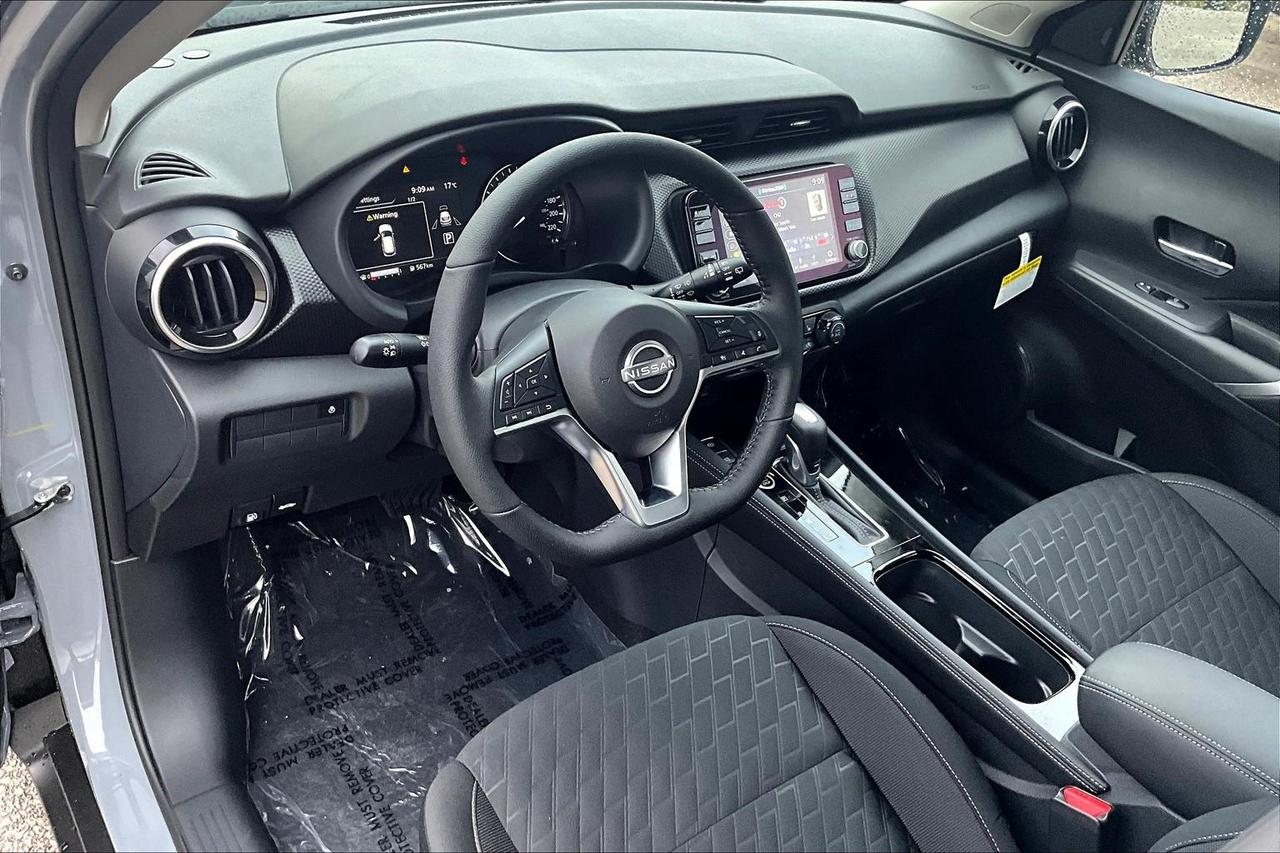 2025 Nissan Kicks Play SV 4dr Front-Wheel Drive Photo3