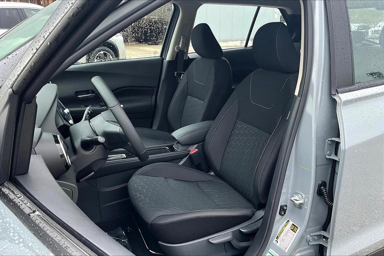 2025 Nissan Kicks Play SV 4dr Front-Wheel Drive Photo2