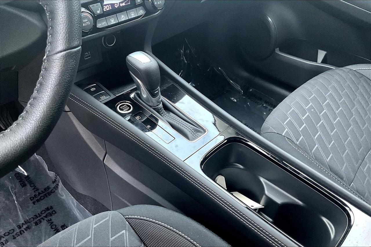 2025 Nissan Kicks Play SV 4dr Front-Wheel Drive Photo