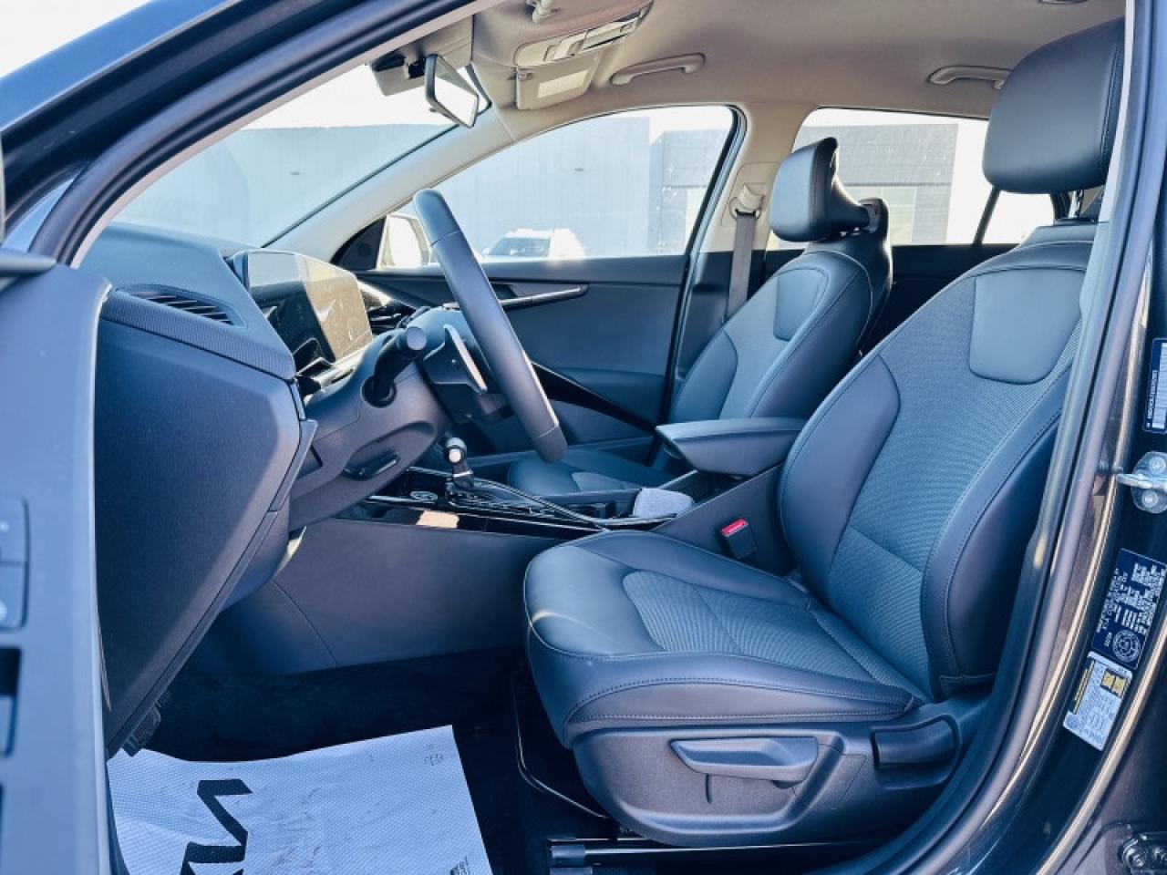 2025 Kia NIRO EX Photo