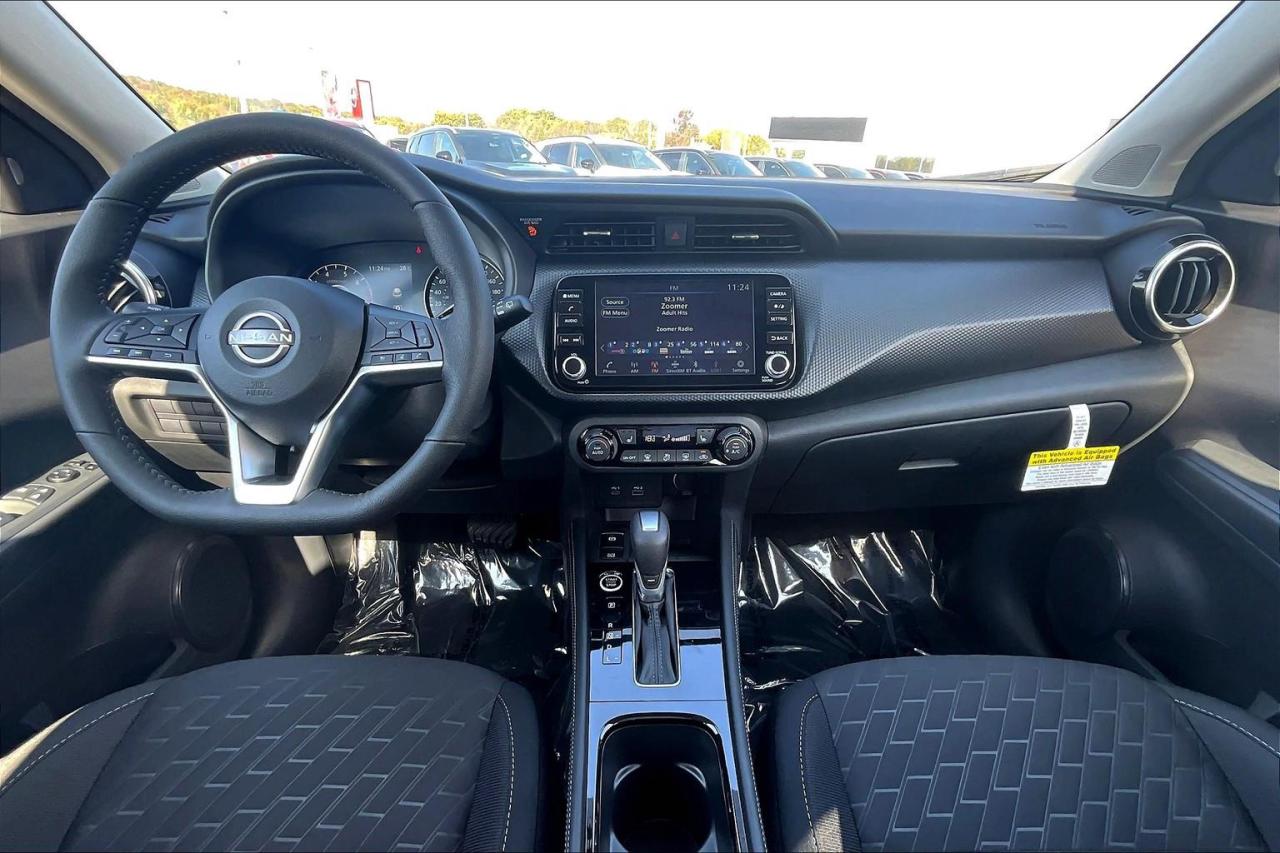 2025 Nissan Kicks Play SV 4dr Front-Wheel Drive Photo4