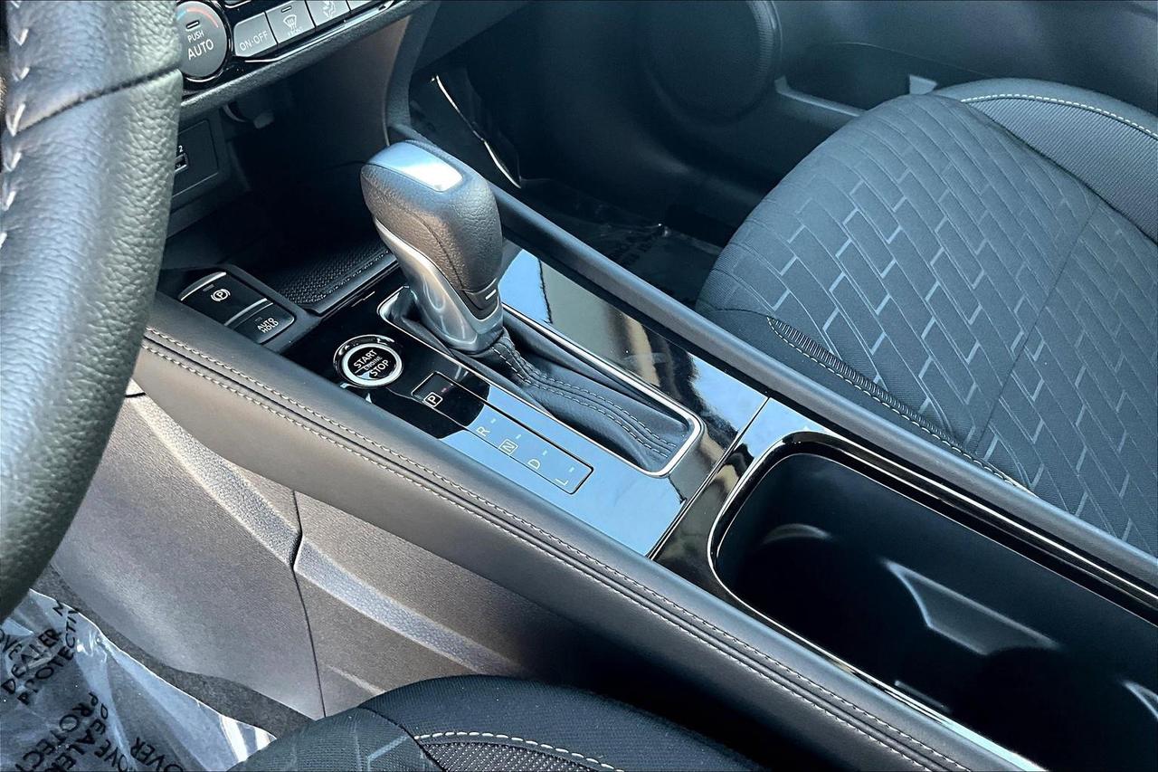 2025 Nissan Kicks Play SV 4dr Front-Wheel Drive Photo