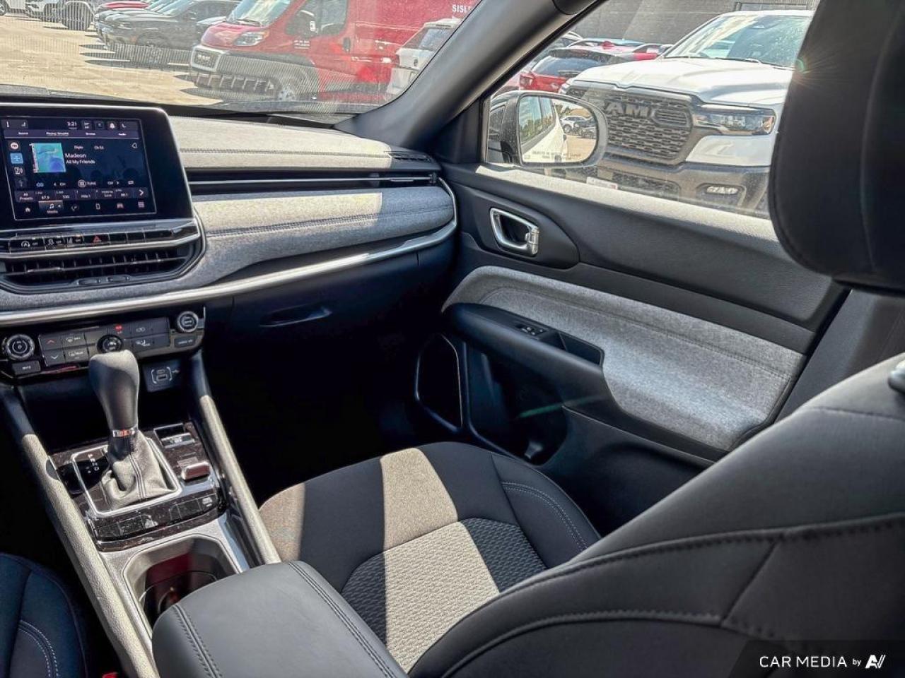 2025 Jeep Compass Sport 4dr 4x4 Photo