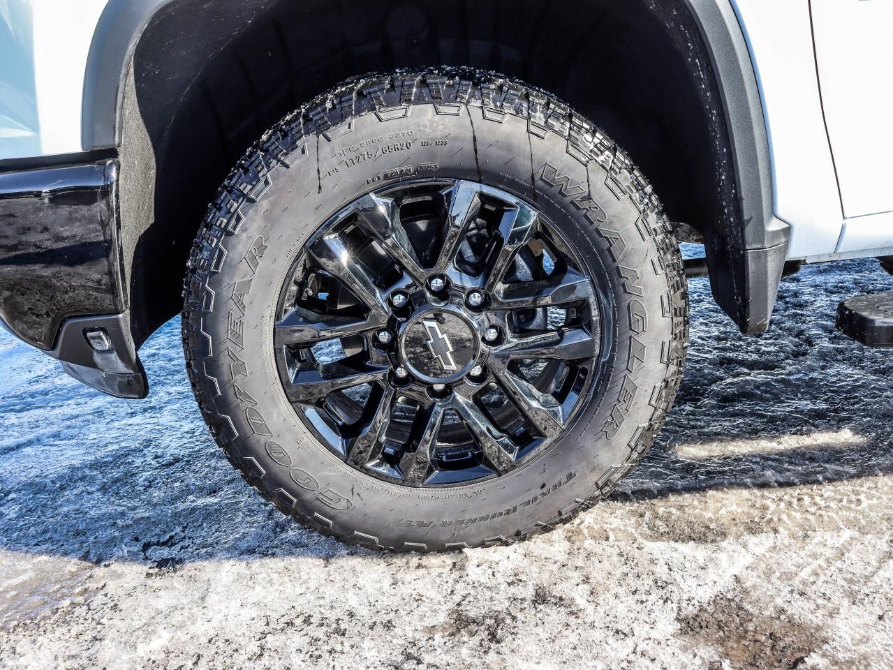 2026 Chevrolet SILVERADO 2500HD 4WD Crew Cab Standard Box Custom Photo