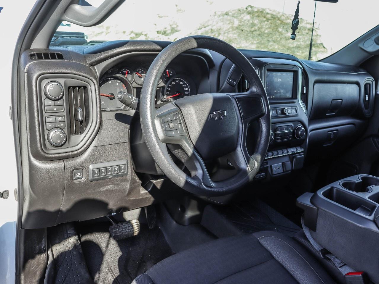 2026 Chevrolet SILVERADO 2500HD 4WD Crew Cab Standard Box Custom Photo3