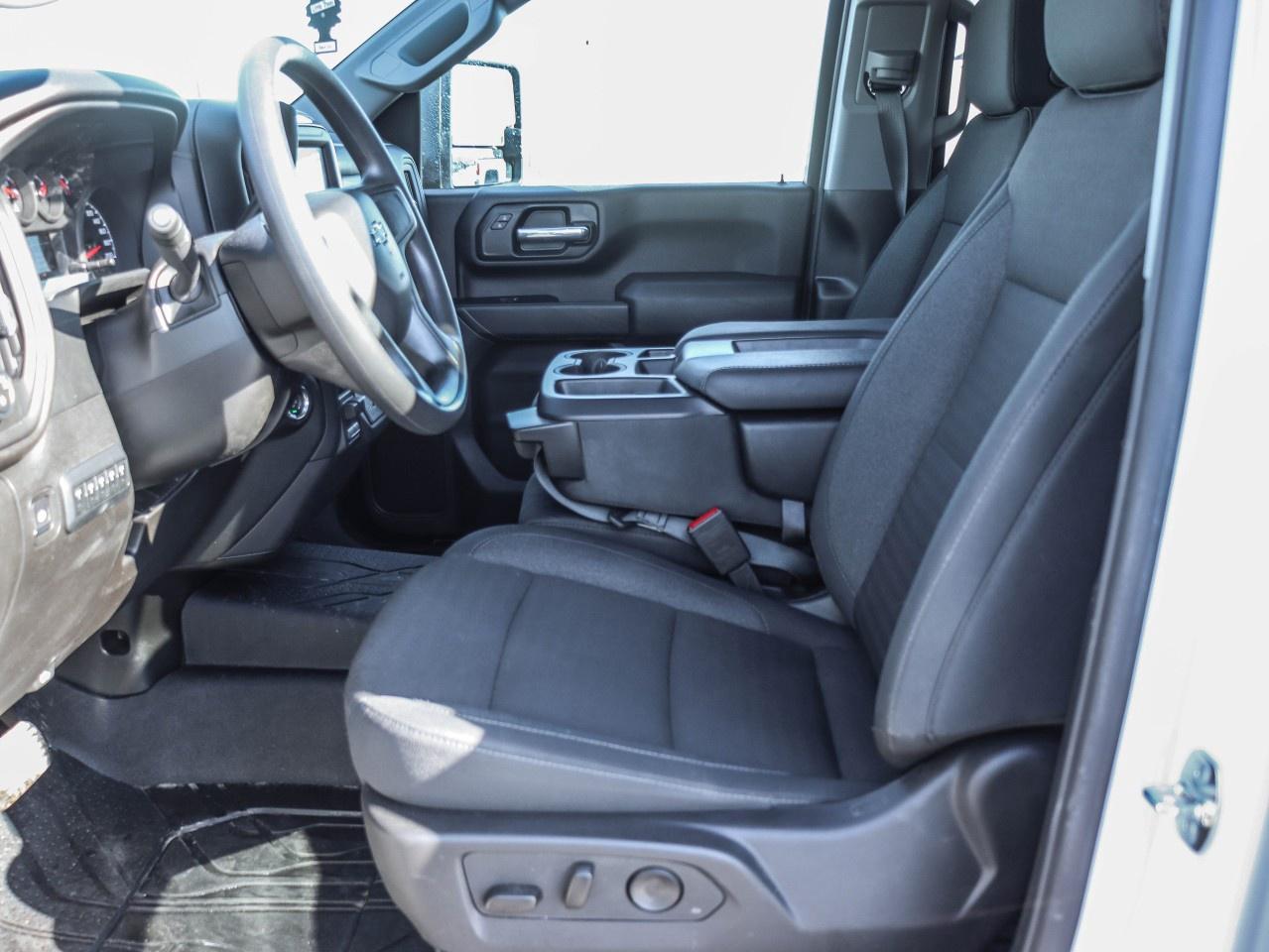 2026 Chevrolet SILVERADO 2500HD 4WD Crew Cab Standard Box Custom Photo2