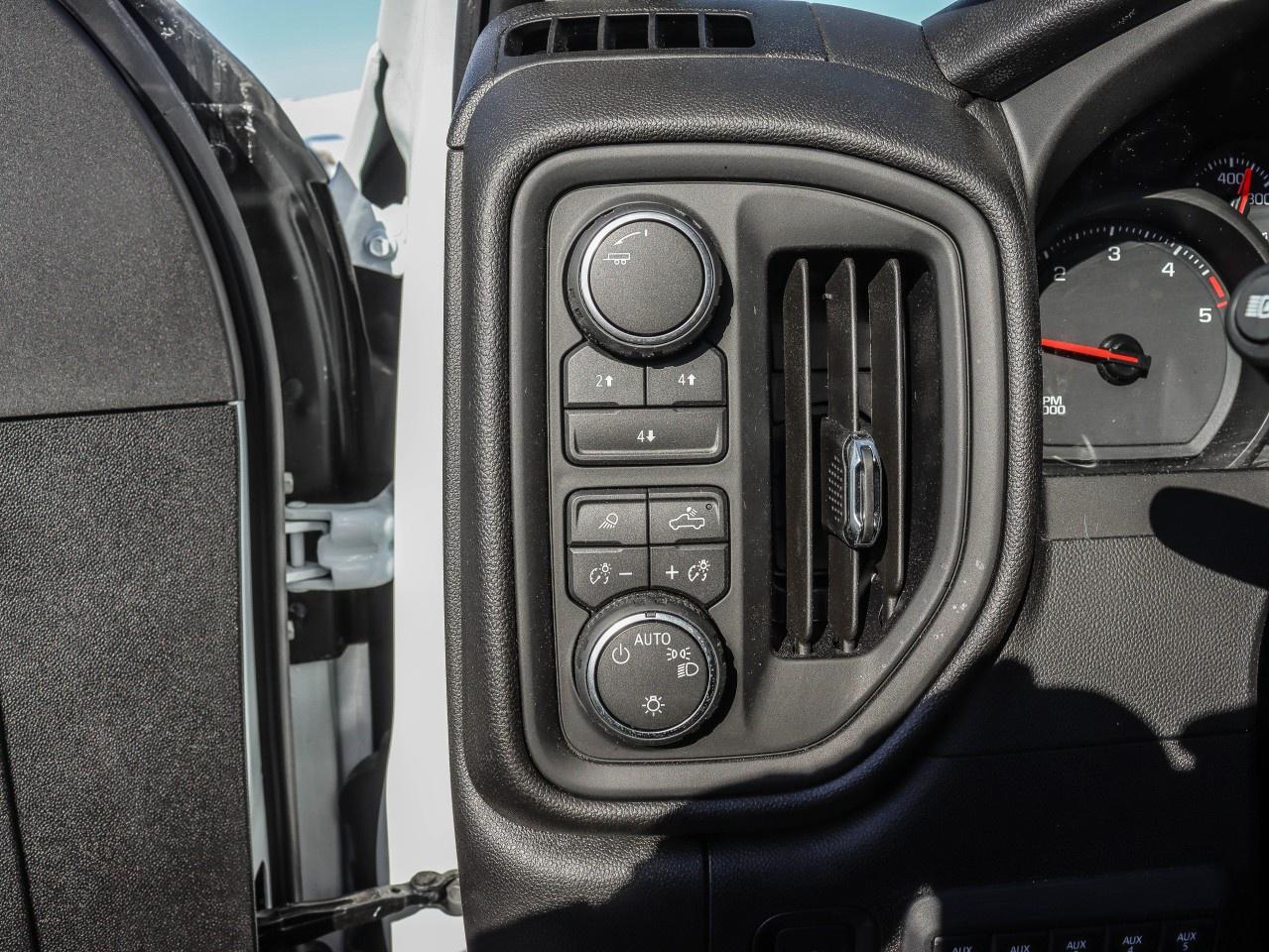 2026 Chevrolet SILVERADO 2500HD 4WD Crew Cab Standard Box Custom Photo