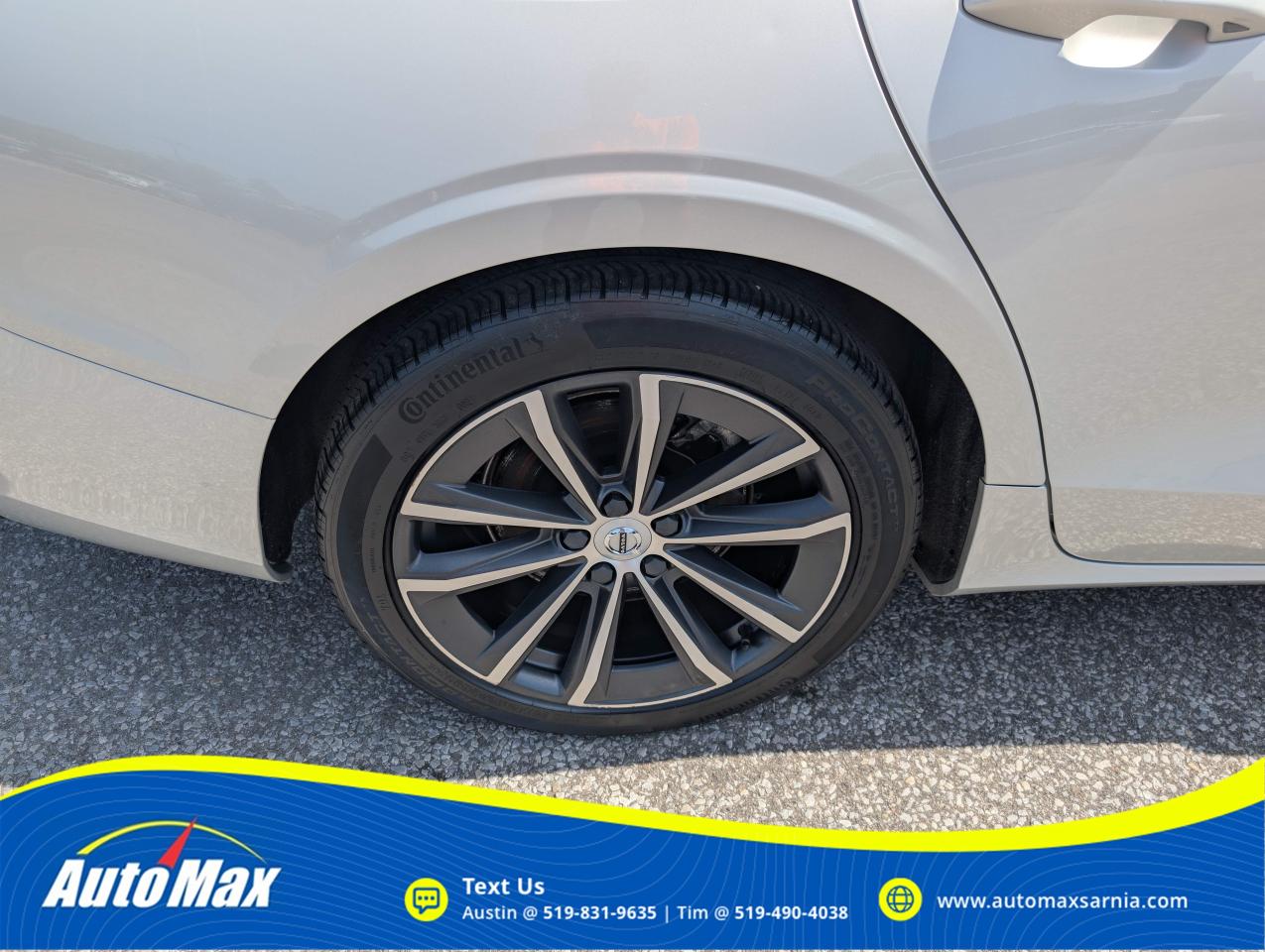 2022 Volvo S60 B5 Momentum 4dr All-Wheel Drive Sedan Photo