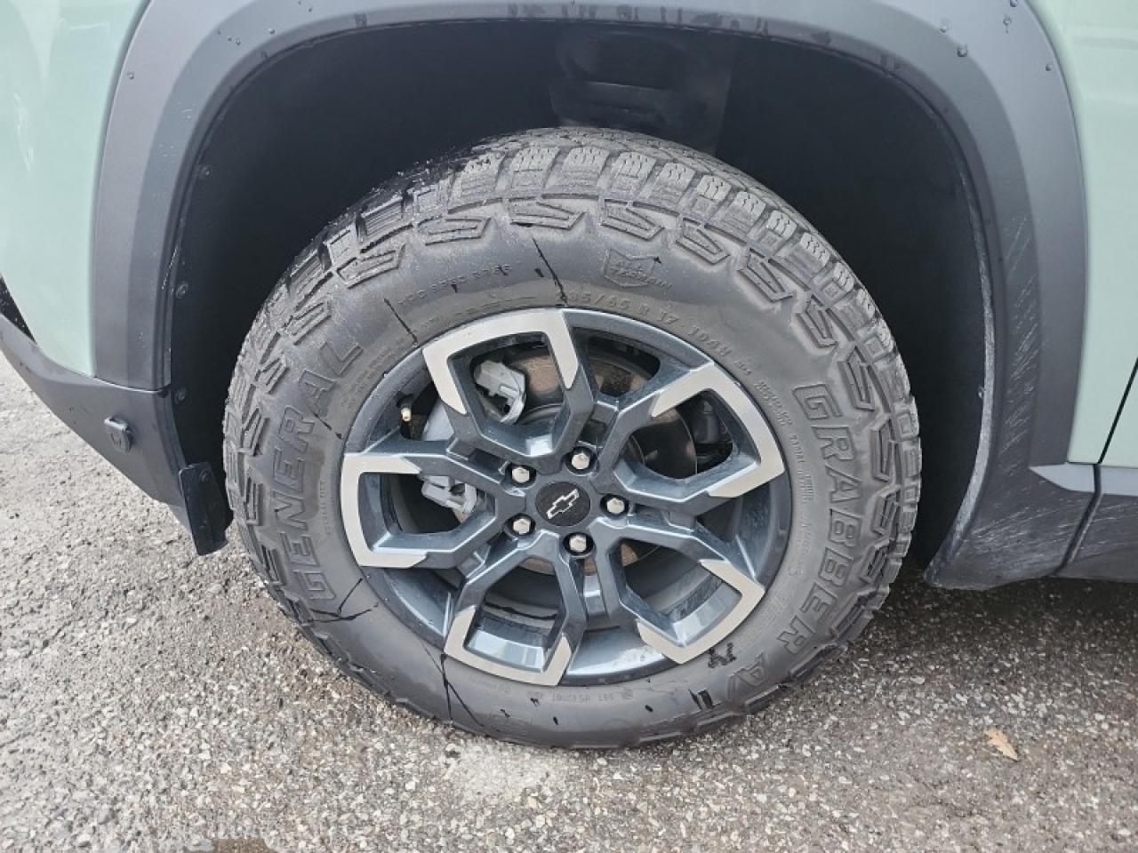 2025 Chevrolet Equinox ACTIV Photo