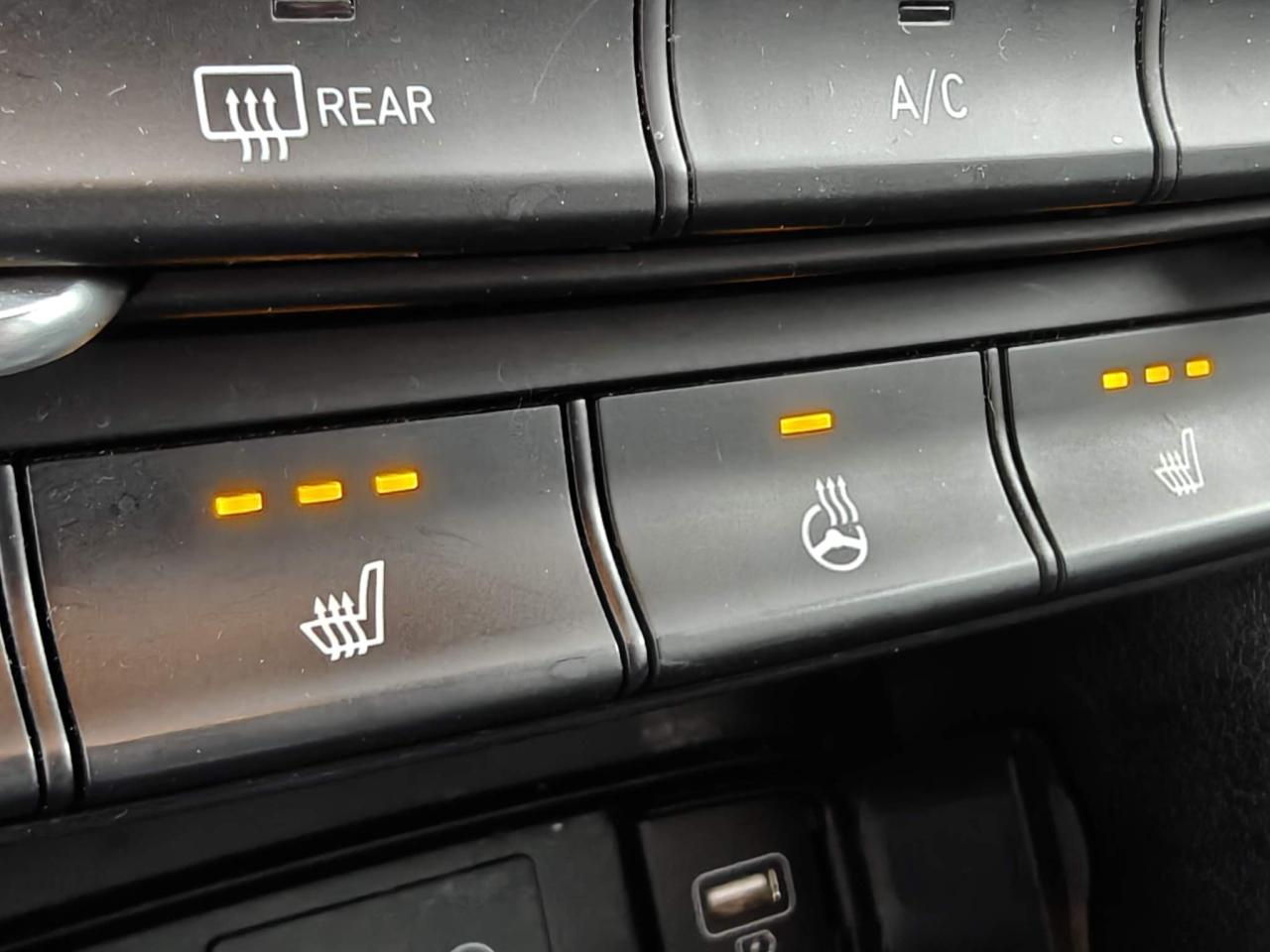 2020 Hyundai Santa Fe Essential 2.4 w/Safety Package 4dr All-Wheel Drive Photo4