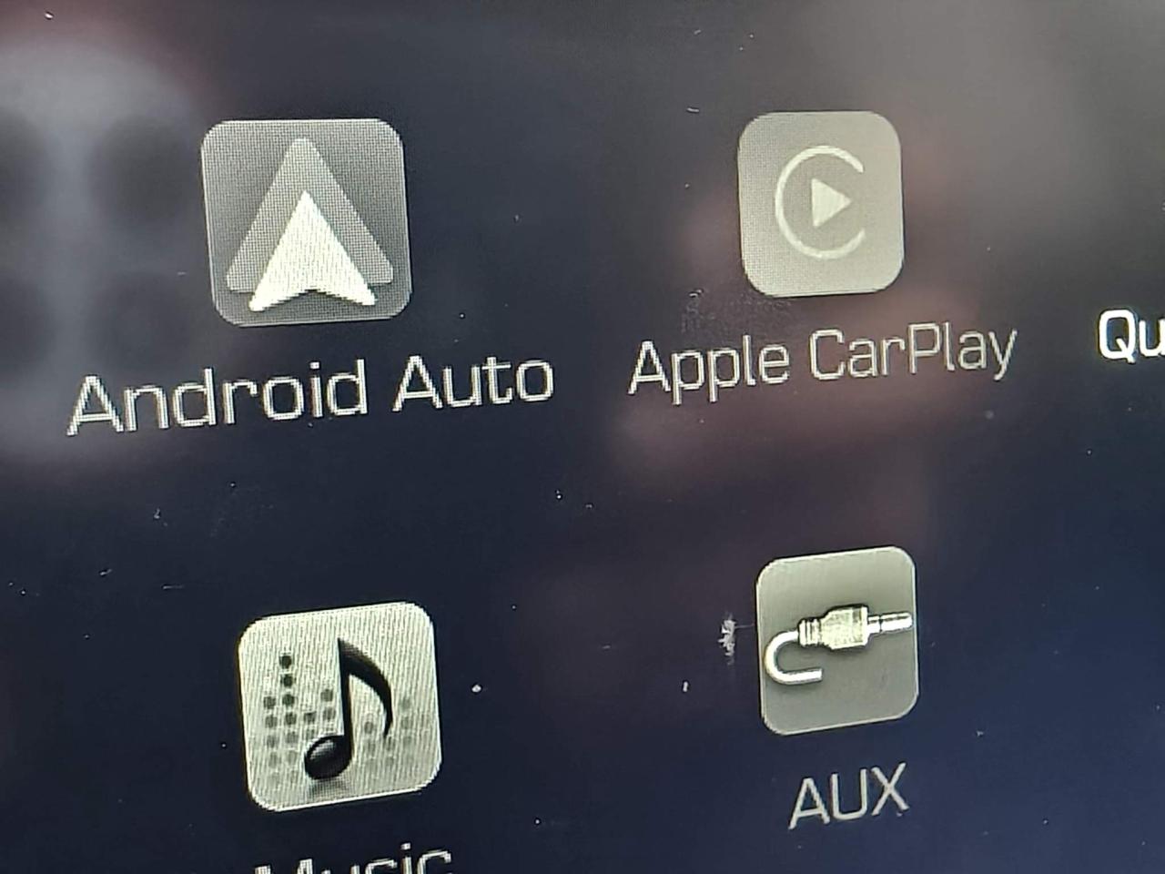 2020 Hyundai Santa Fe Essential 2.4 w/Safety Package 4dr All-Wheel Drive Photo3