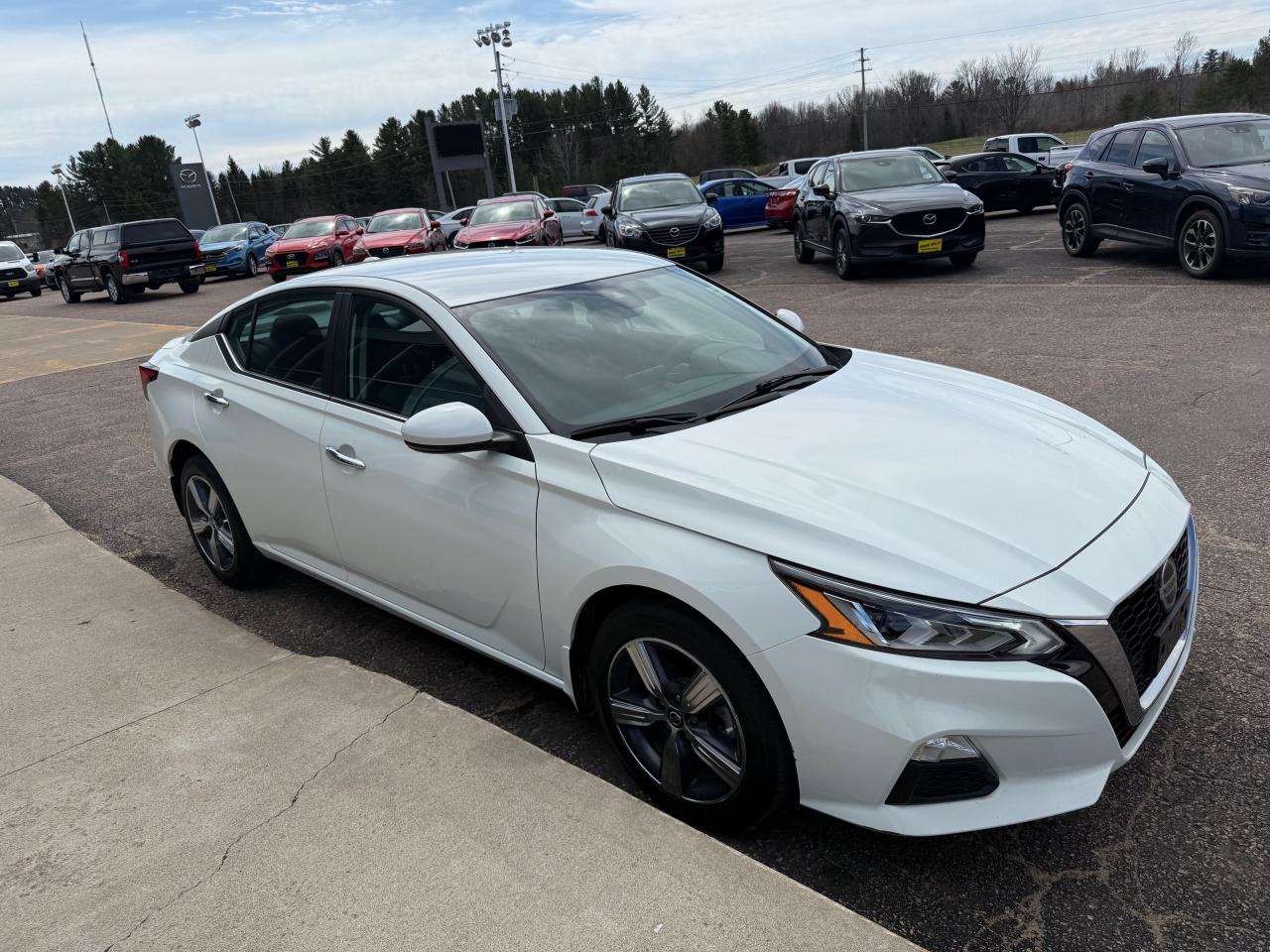 2021 Nissan Altima 2.5 SE All-Wheel Drive Sedan Photo