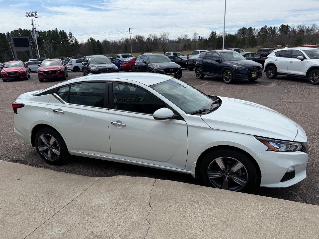 2021 Nissan Altima 2.5 SE All-Wheel Drive Sedan Photo