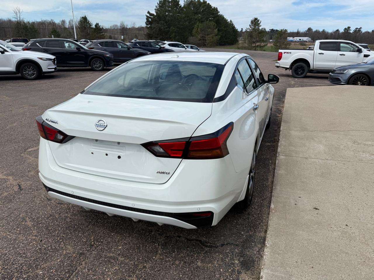 2021 Nissan Altima 2.5 SE All-Wheel Drive Sedan Photo