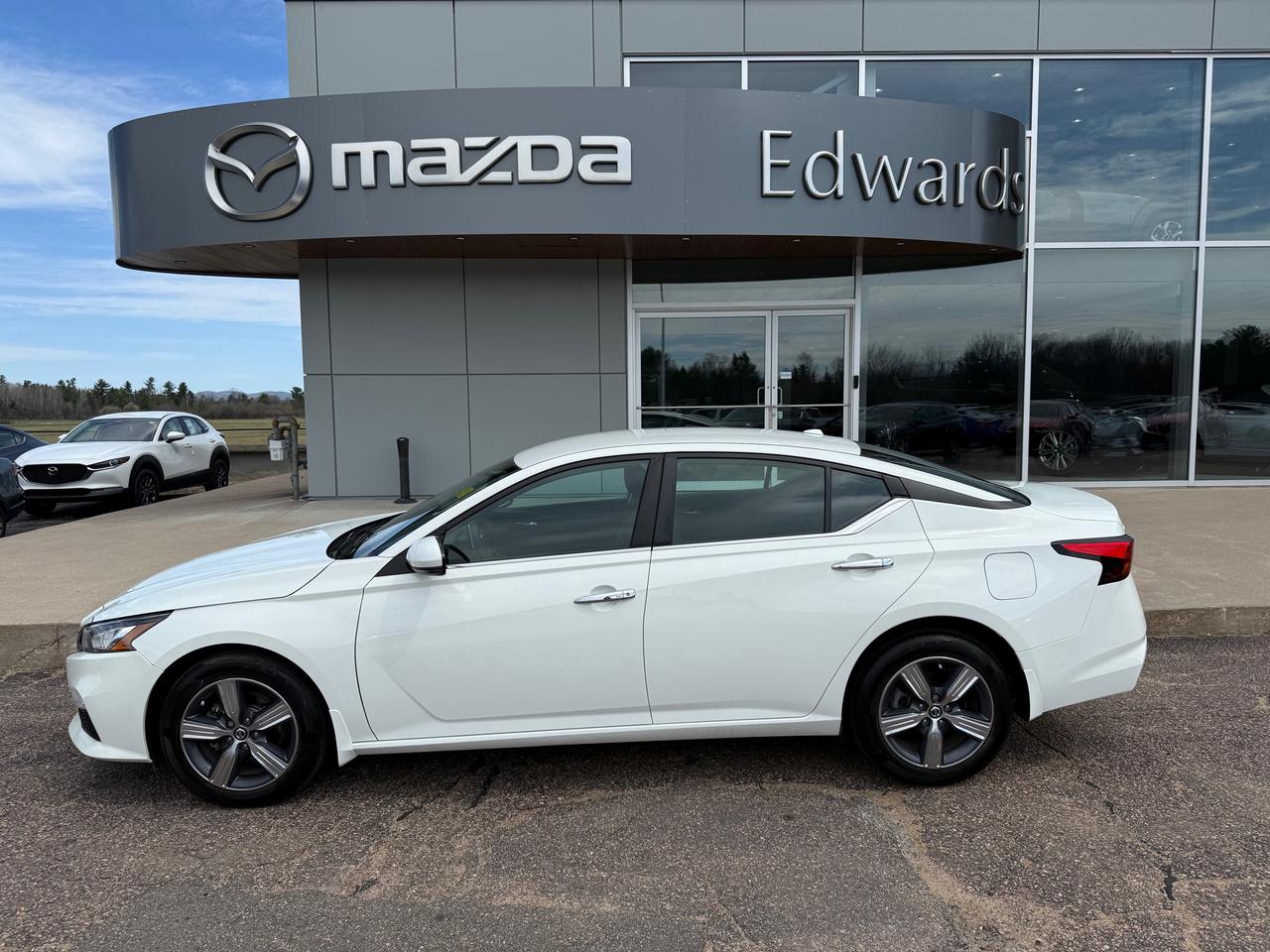 2021 Nissan Altima 2.5 SE All-Wheel Drive Sedan Photo