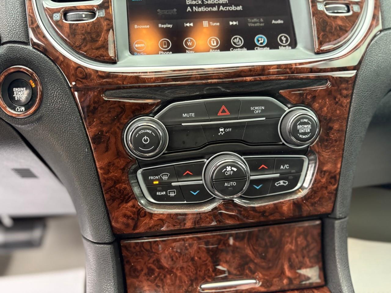 2018 Chrysler 300 Touring 4dr Rear-wheel Drive Sedan Photo