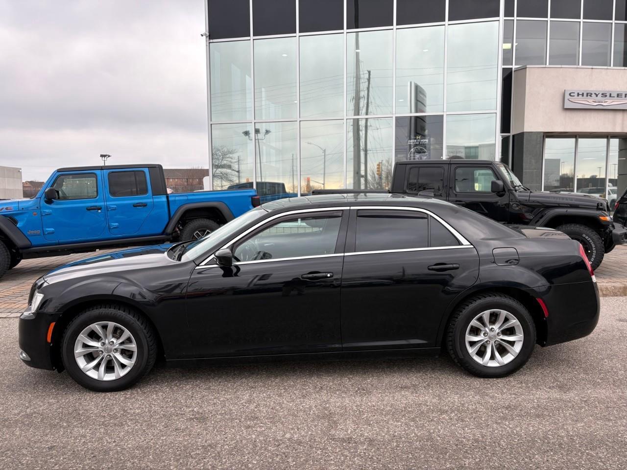 2018 Chrysler 300 Touring 4dr Rear-wheel Drive Sedan Photo