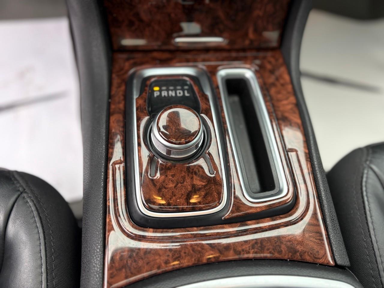 2018 Chrysler 300 Touring 4dr Rear-wheel Drive Sedan Photo