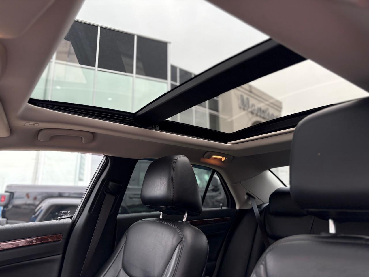 2018 Chrysler 300 Touring 4dr Rear-wheel Drive Sedan Photo